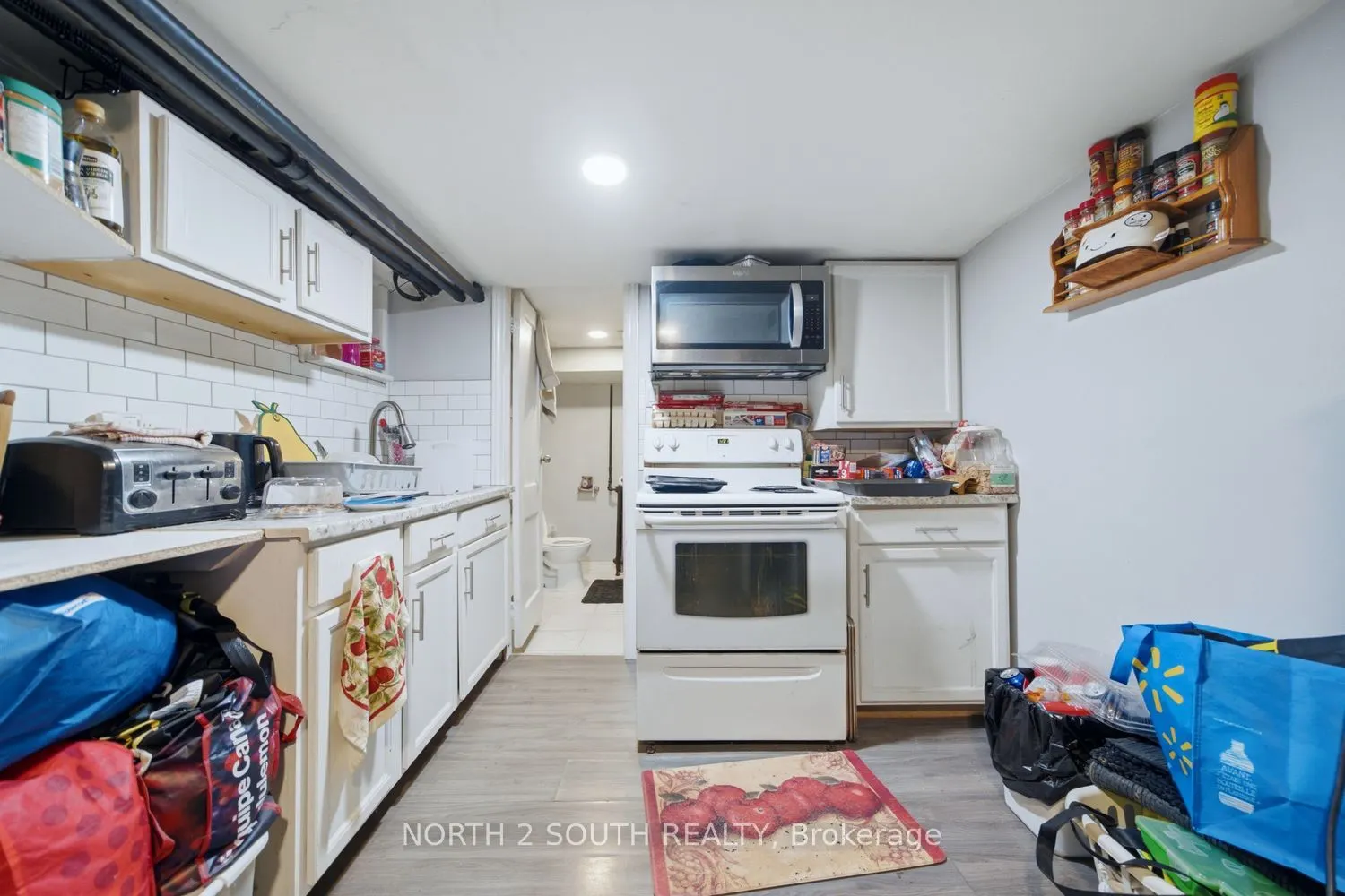 880 Dundas Street E
