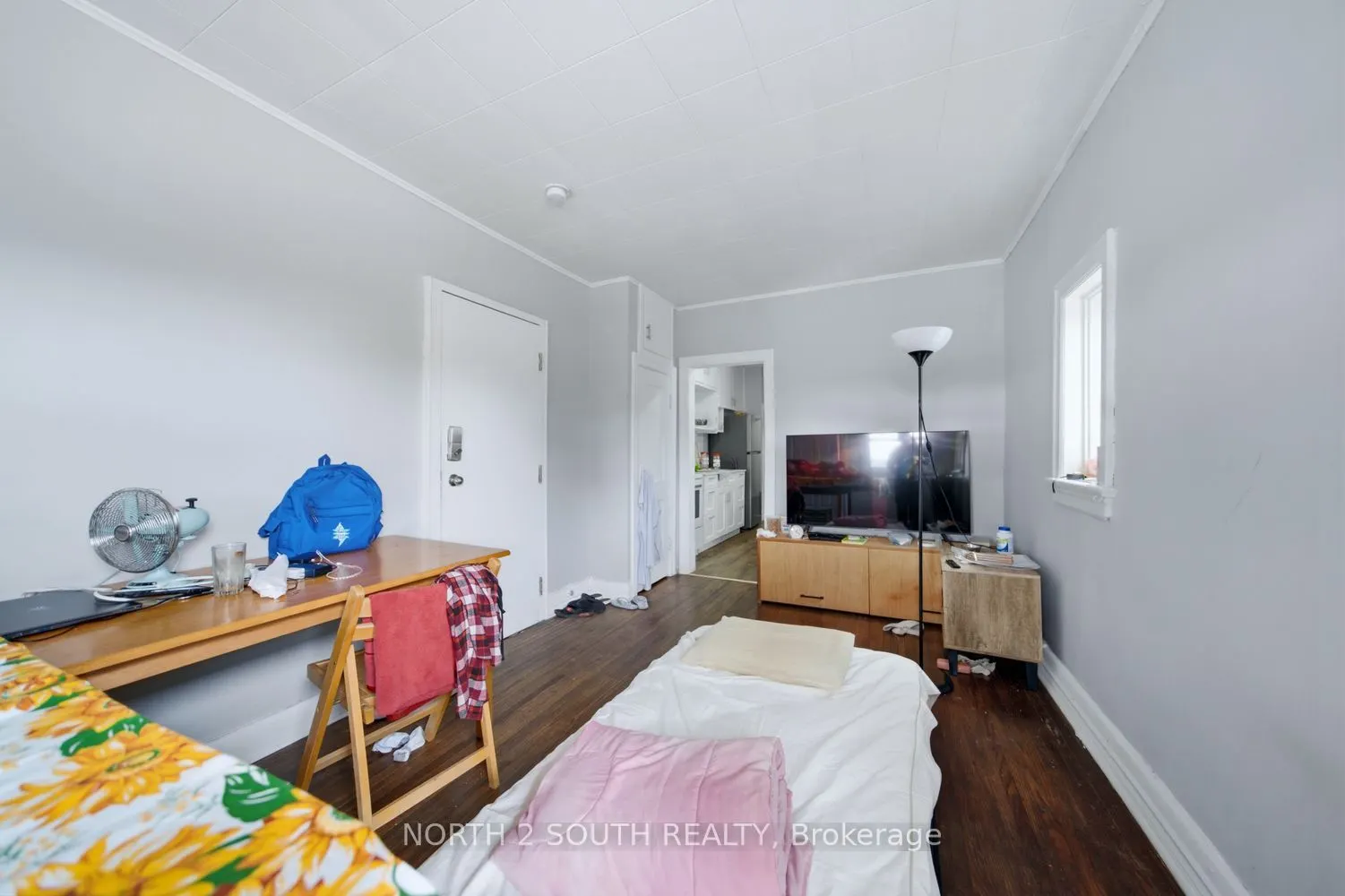880 Dundas Street E