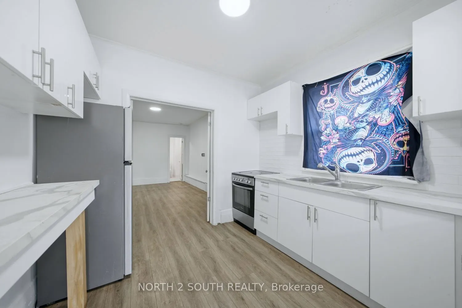 880 Dundas Street E