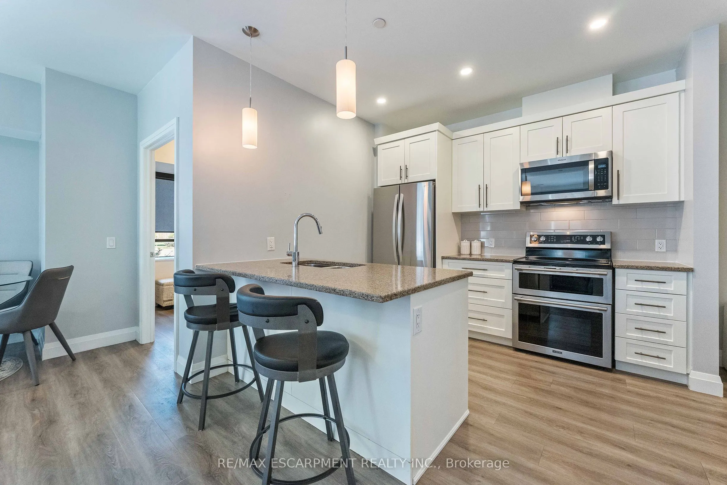 332 Gosling Gardens #111