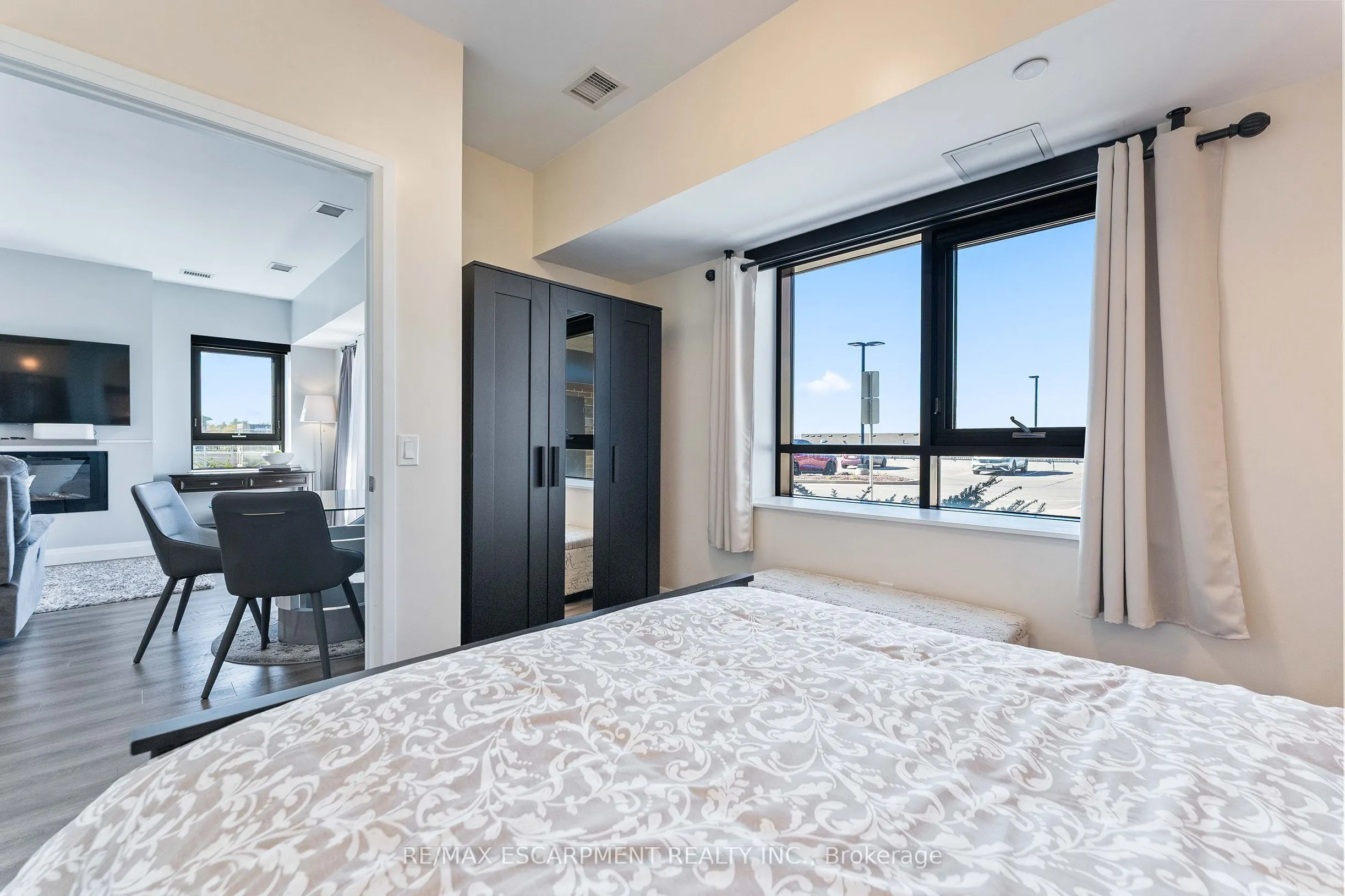 332 Gosling Gardens #111