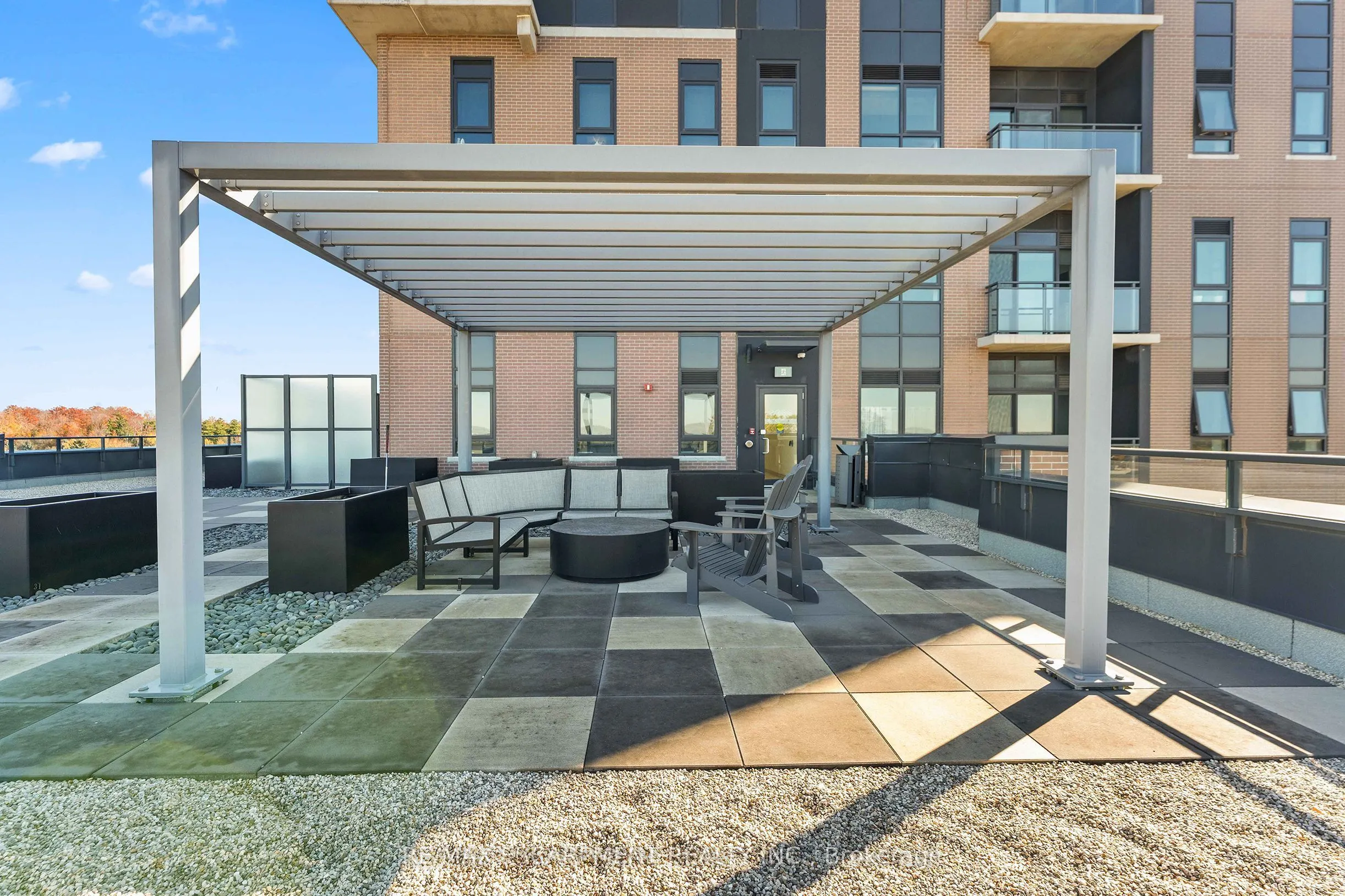332 Gosling Gardens #111