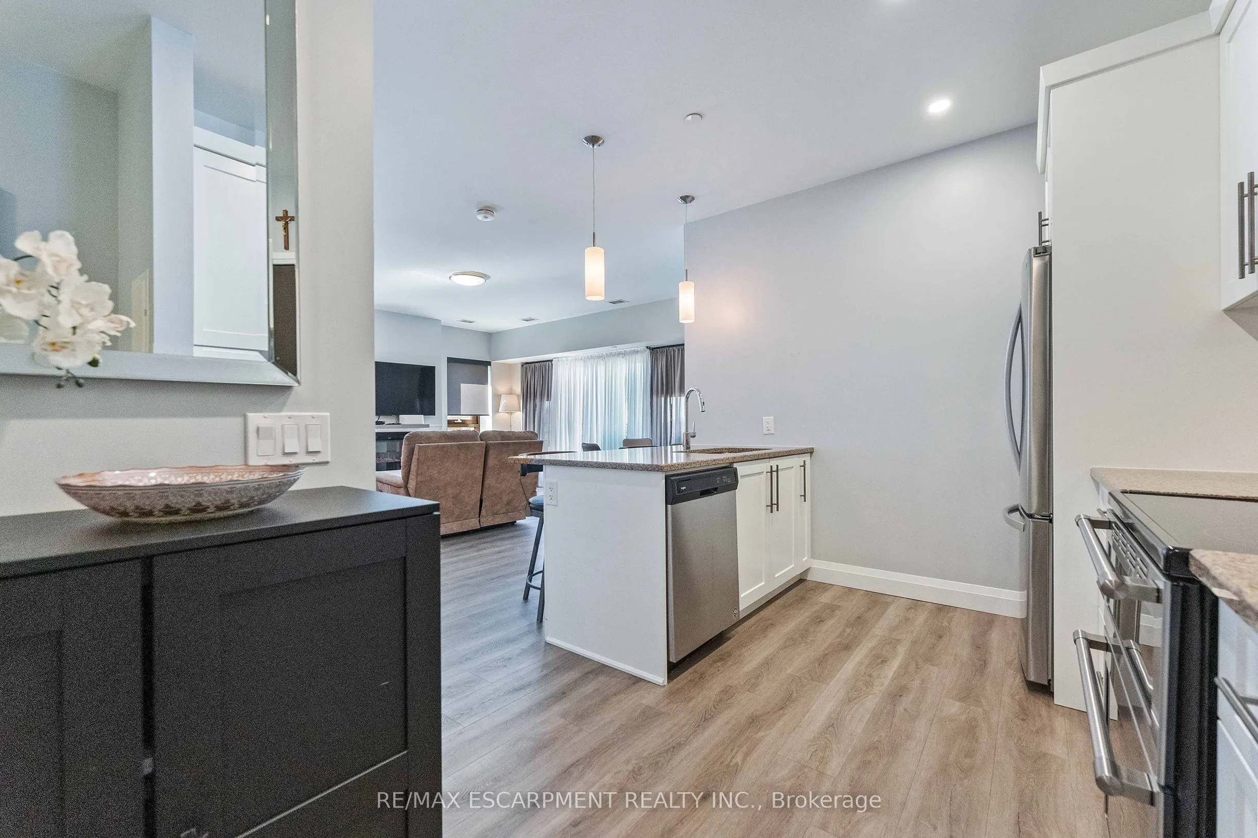 332 Gosling Gardens #111