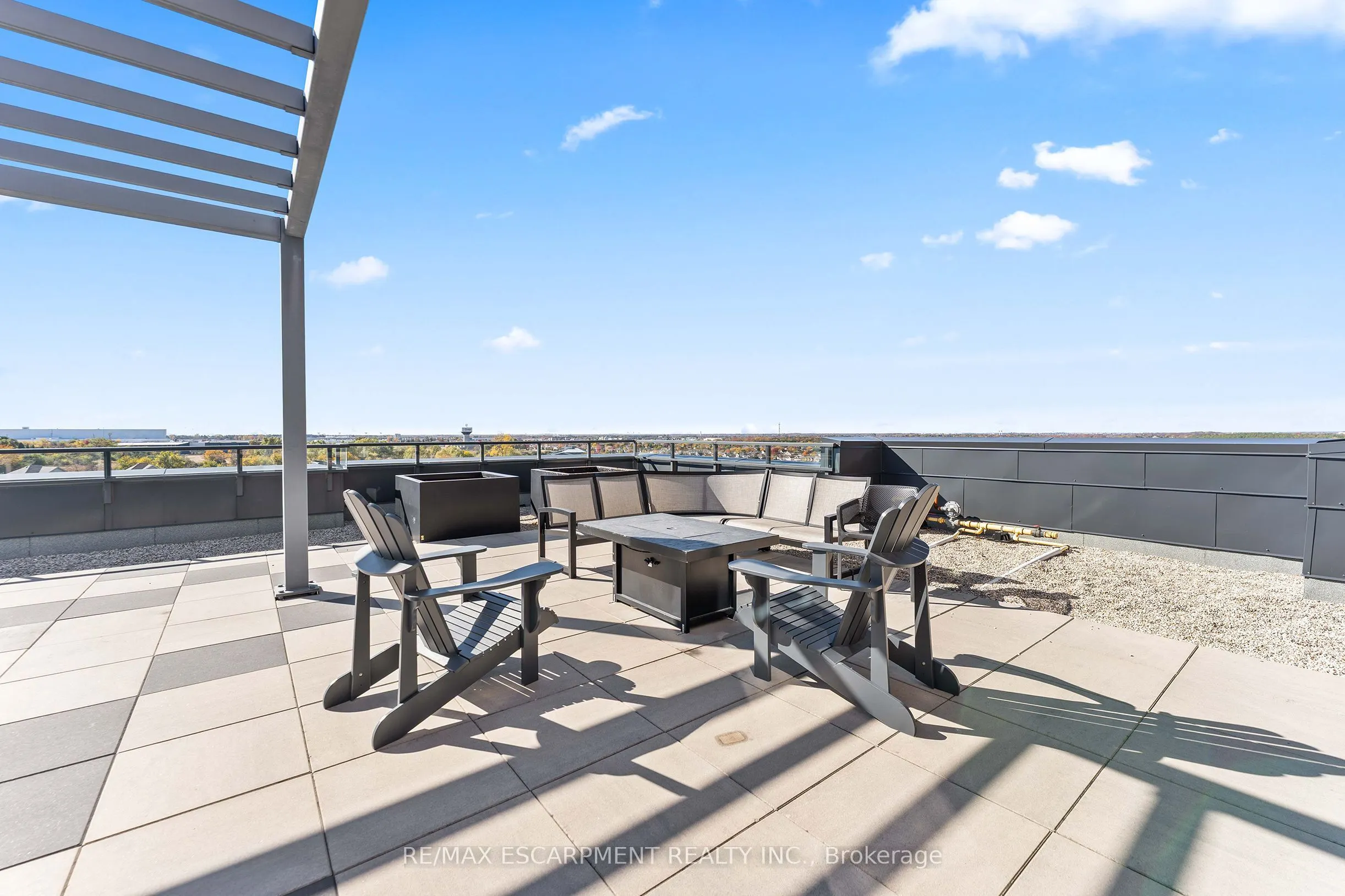 332 Gosling Gardens #111