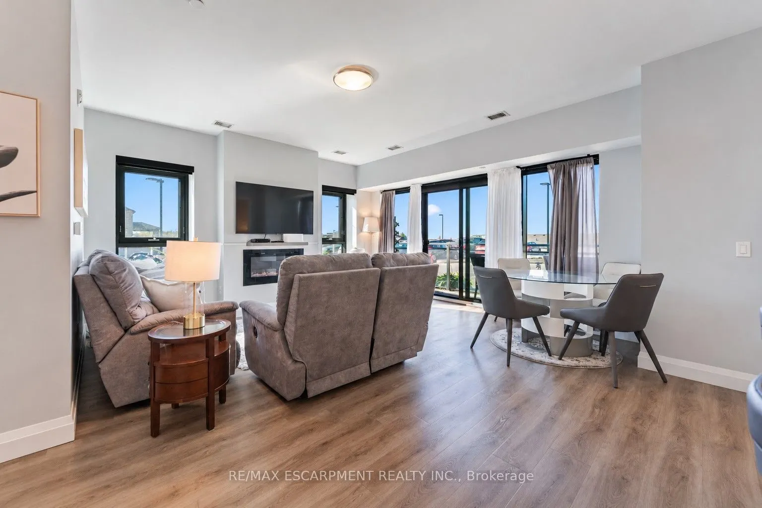 332 Gosling Gardens #111