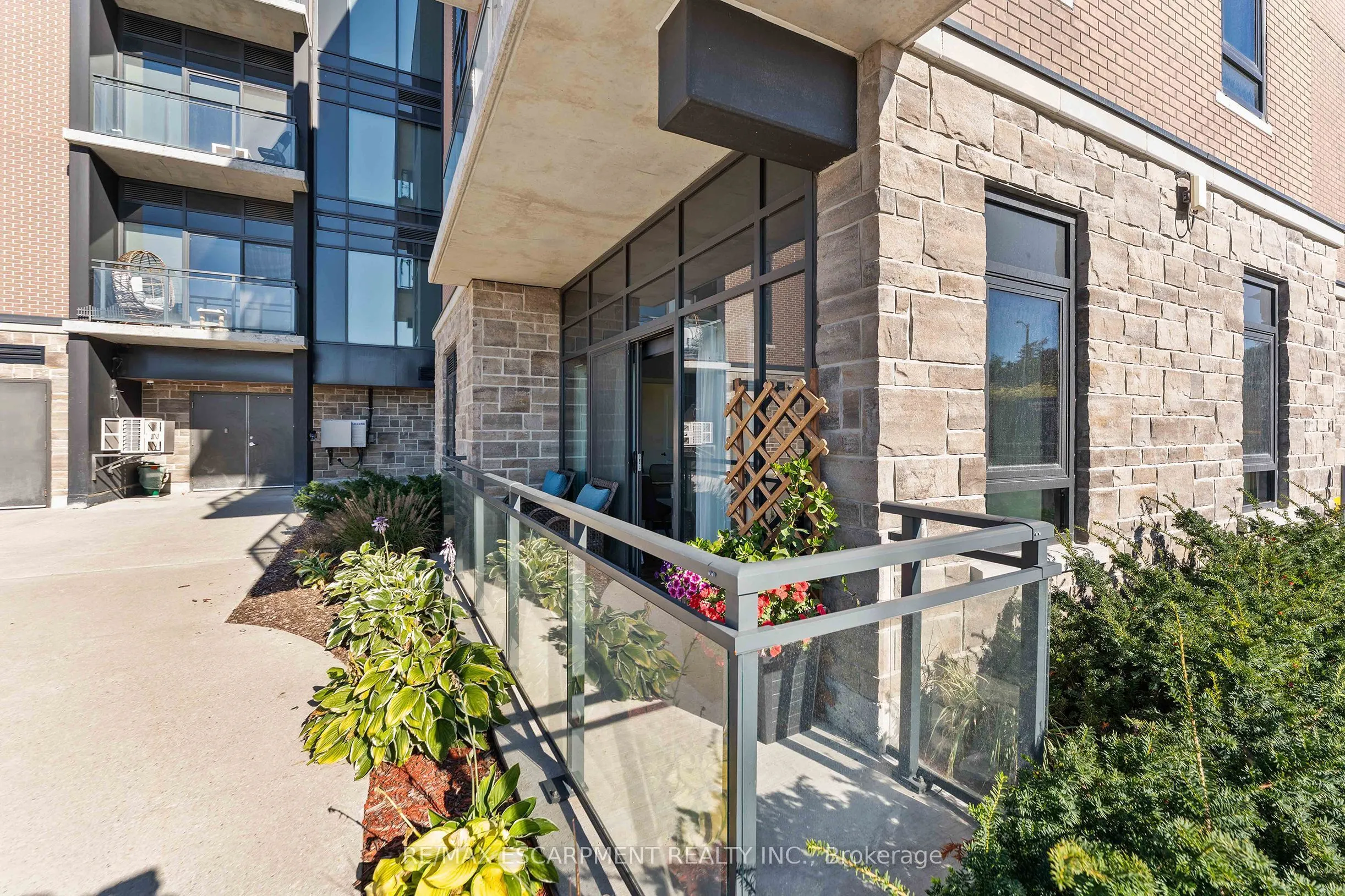 332 Gosling Gardens #111