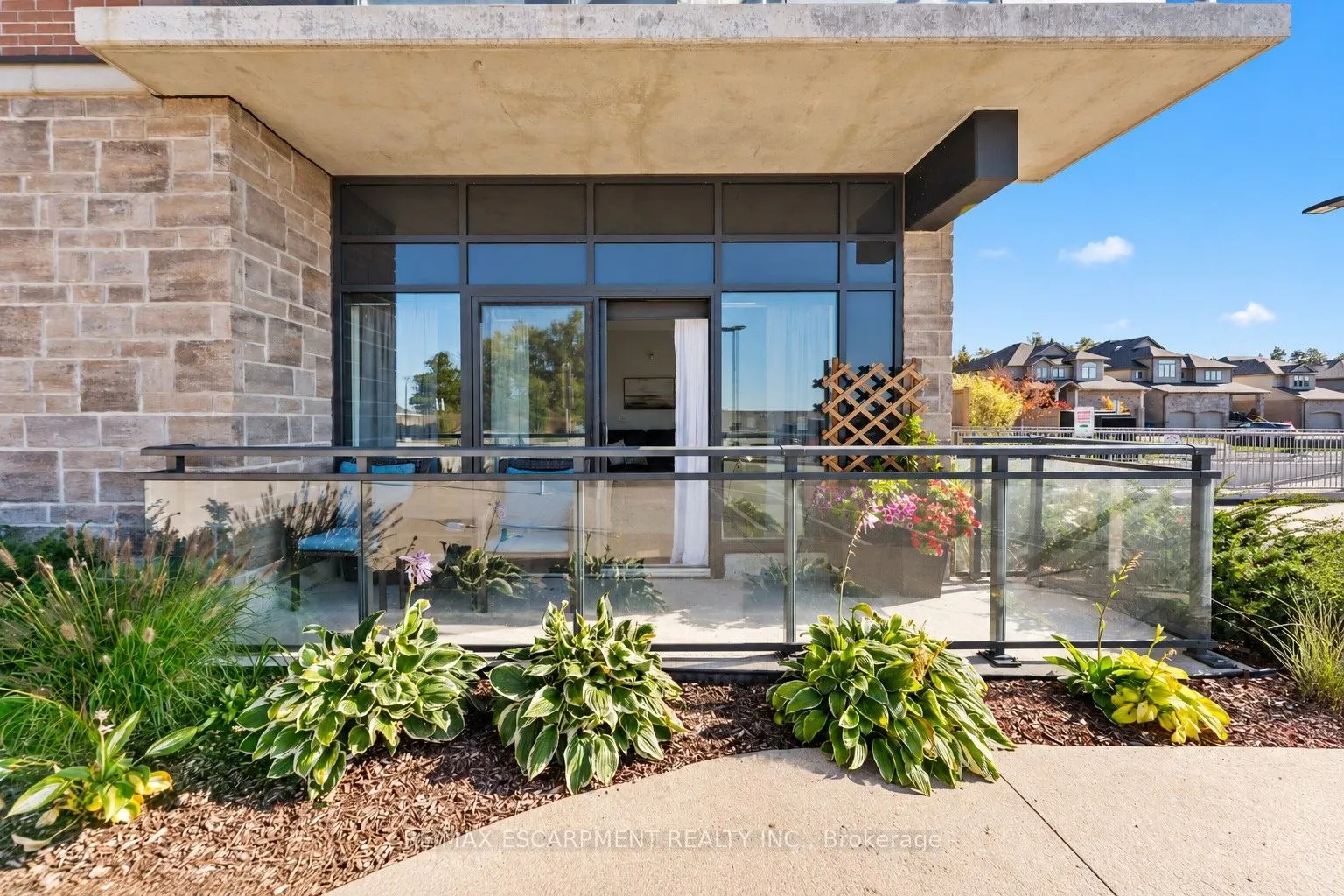 332 Gosling Gardens #111