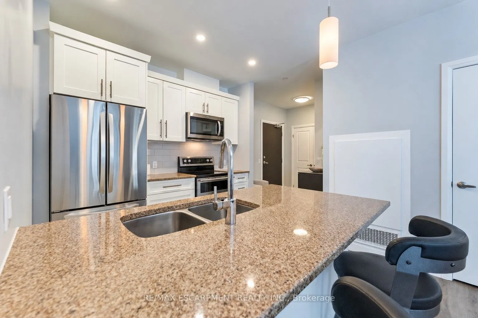 332 Gosling Gardens #111