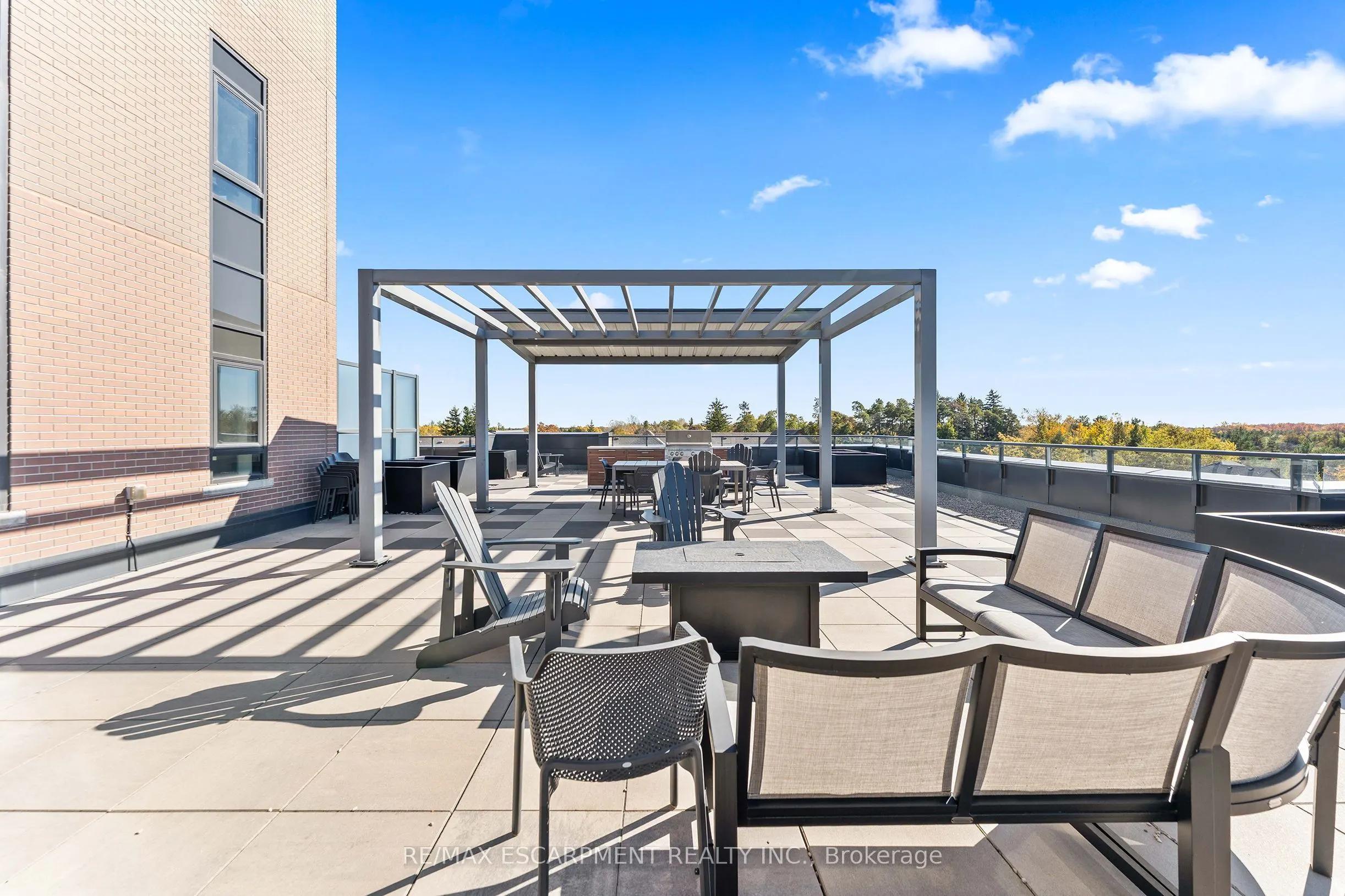 332 Gosling Gardens #111