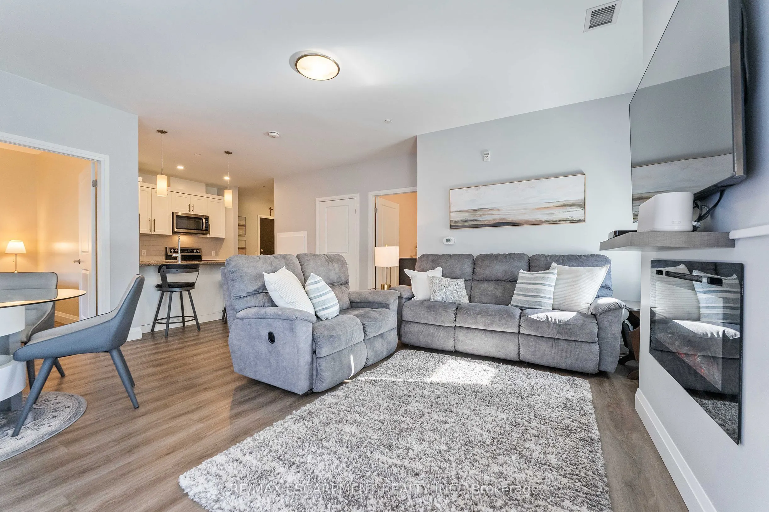 332 Gosling Gardens #111