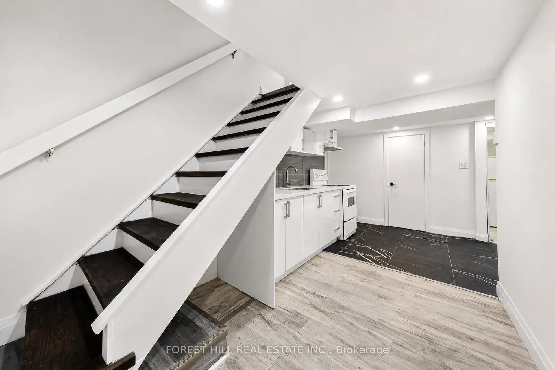 29 Thorndale Street S