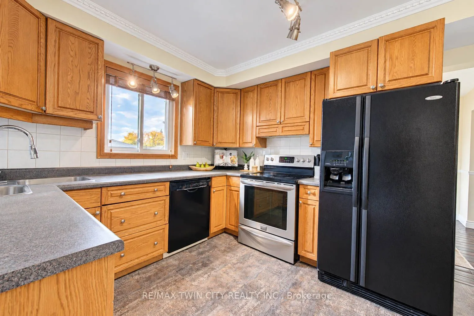 63 Winding Way