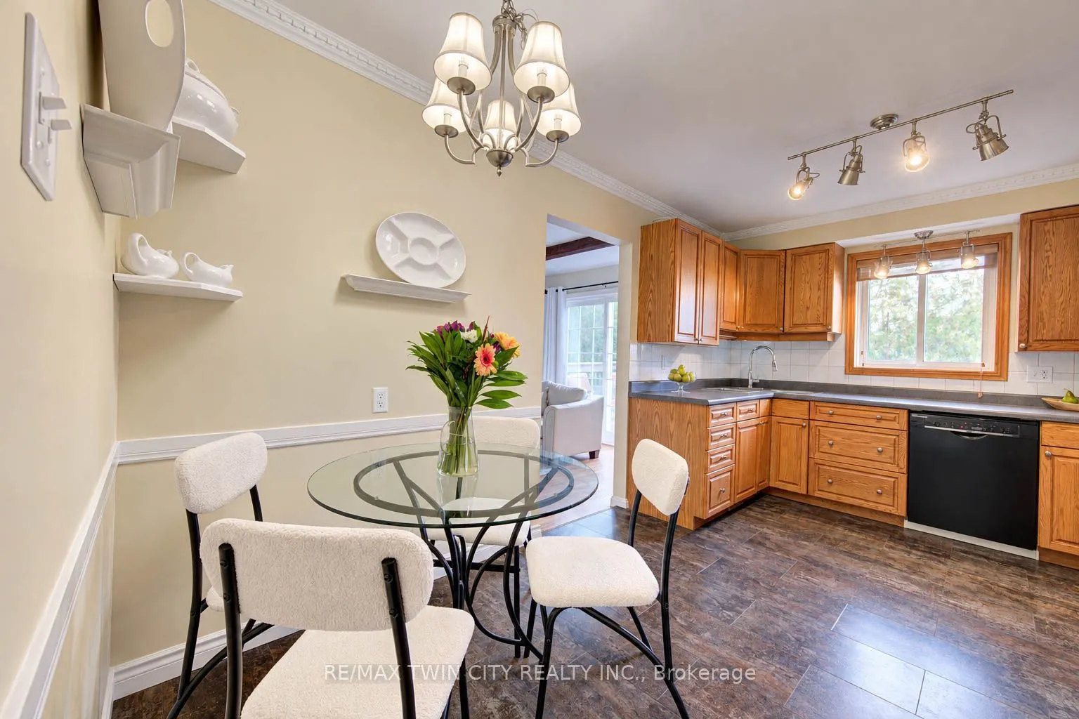 63 Winding Way
