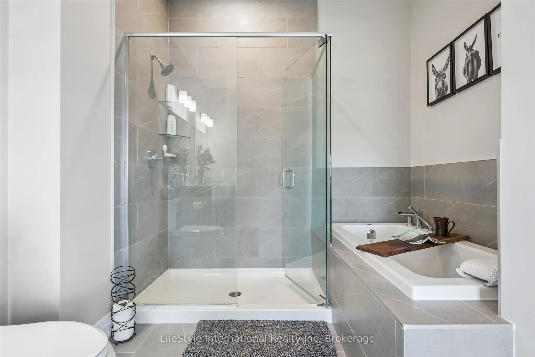 1880 GORDON Street #1402