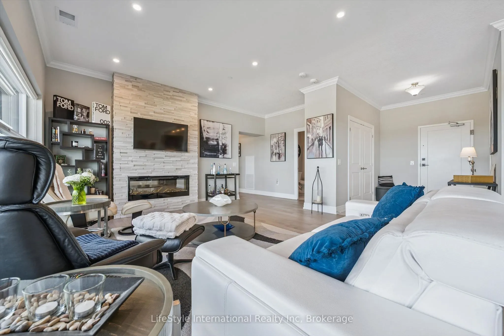1880 GORDON Street #1402
