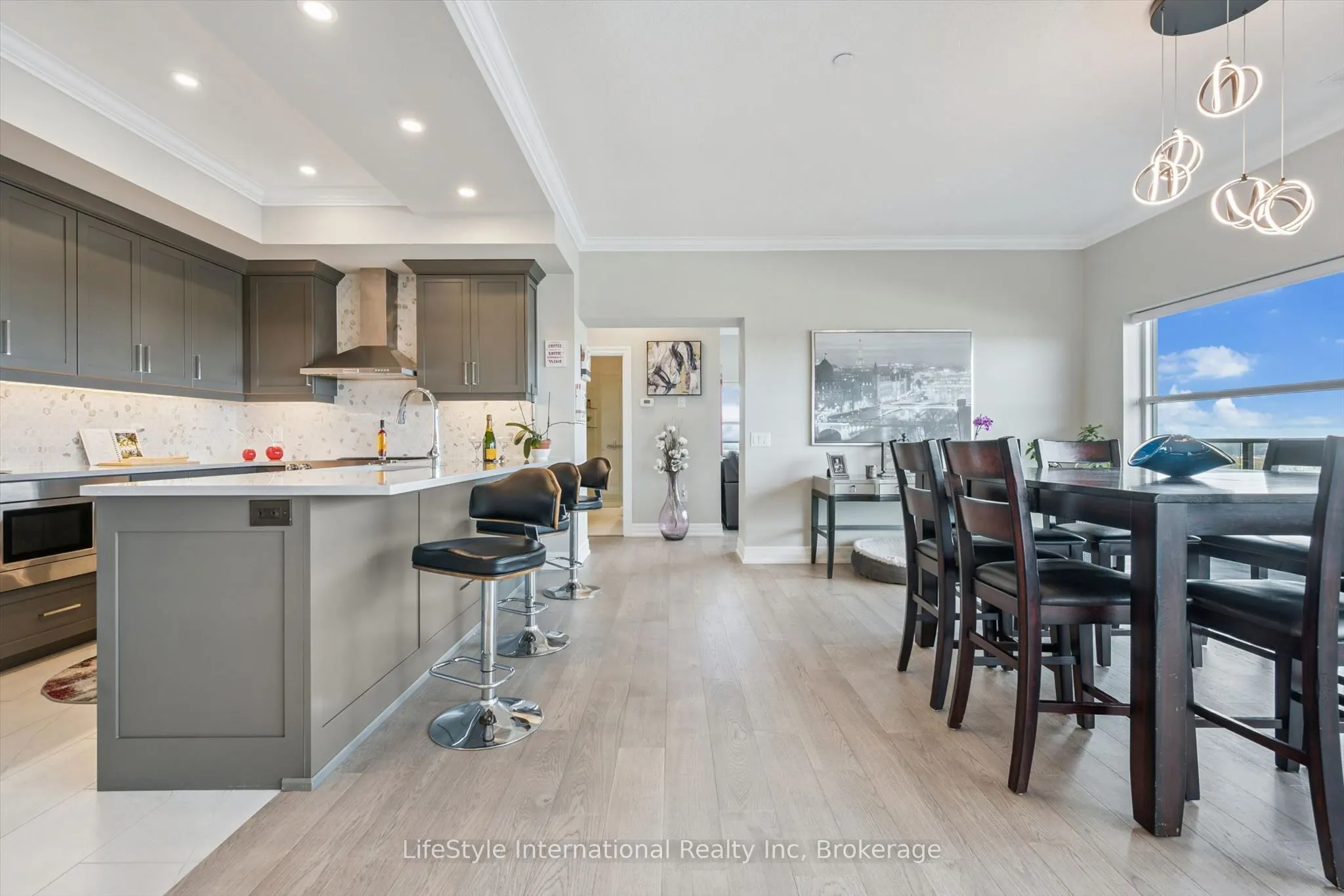 1880 GORDON Street #1402