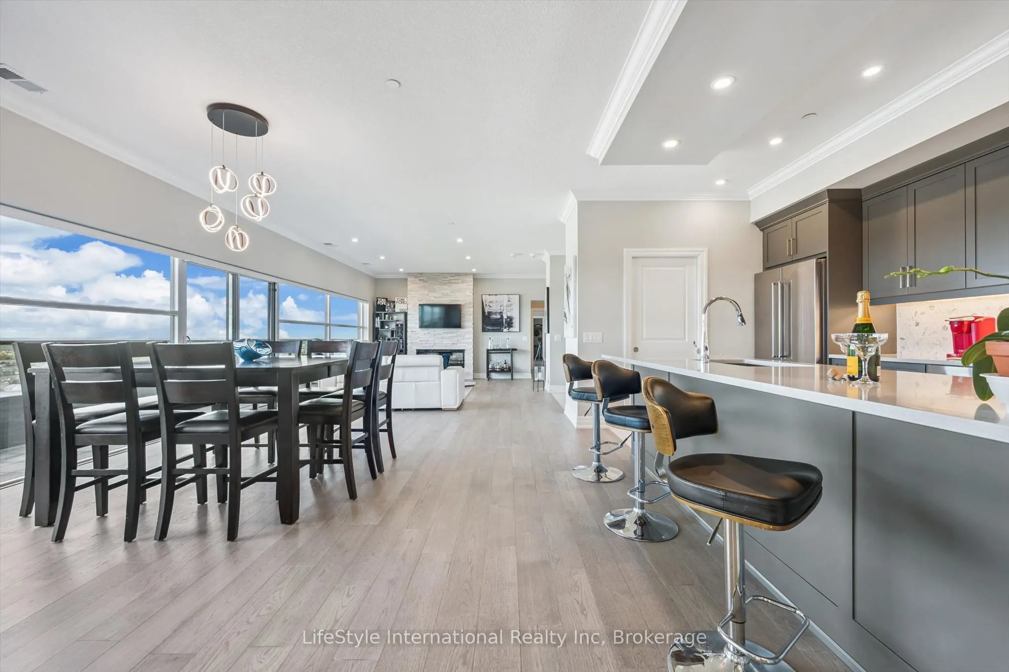 1880 GORDON Street #1402
