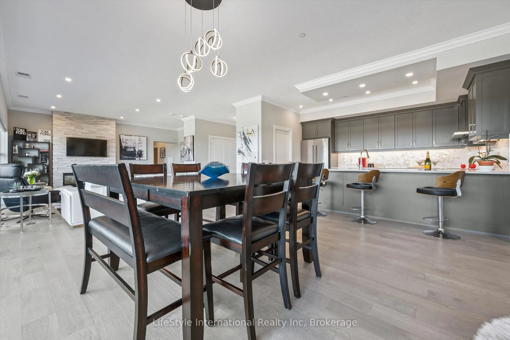 1880 GORDON Street #1402