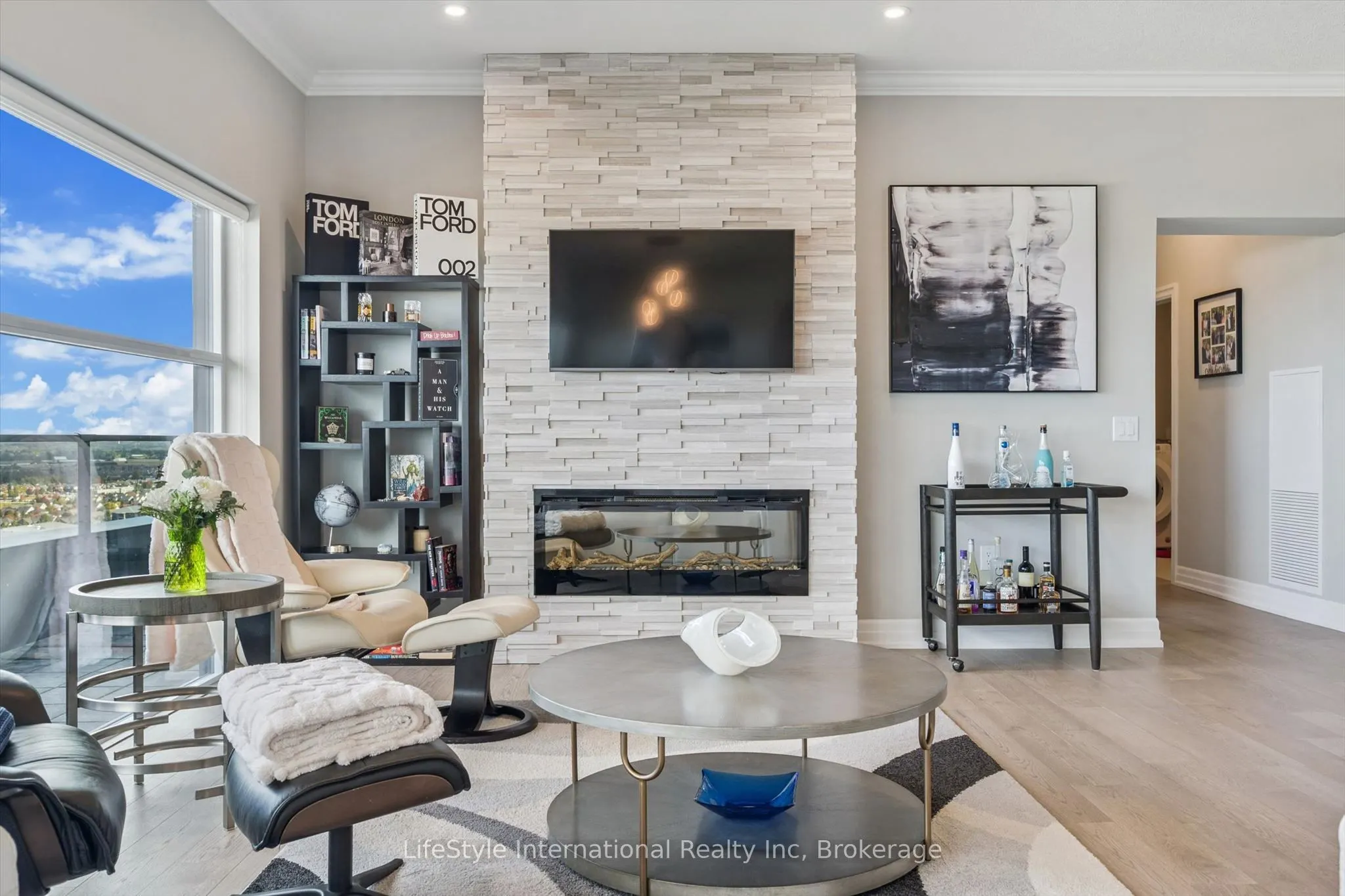1880 GORDON Street #1402