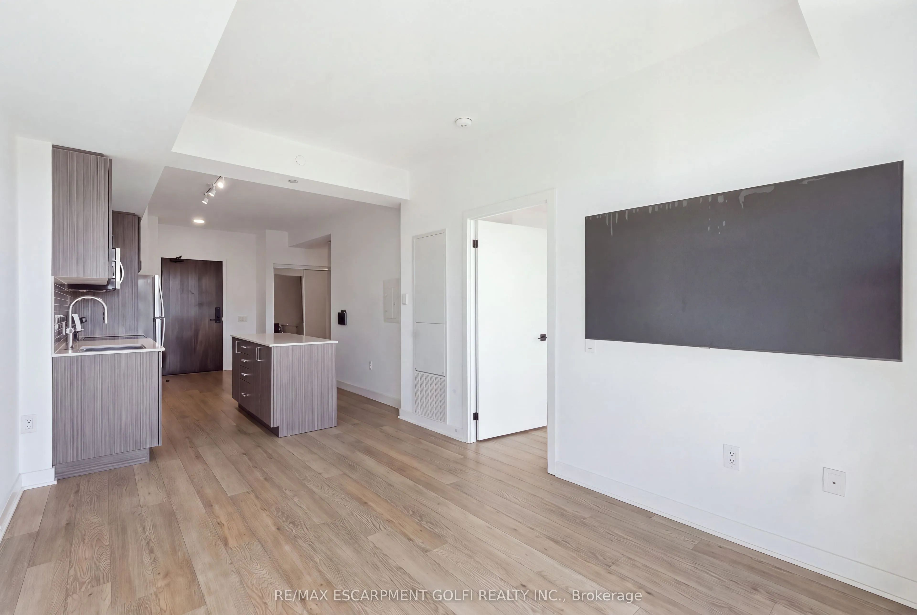 2782 BARTON Street E #302