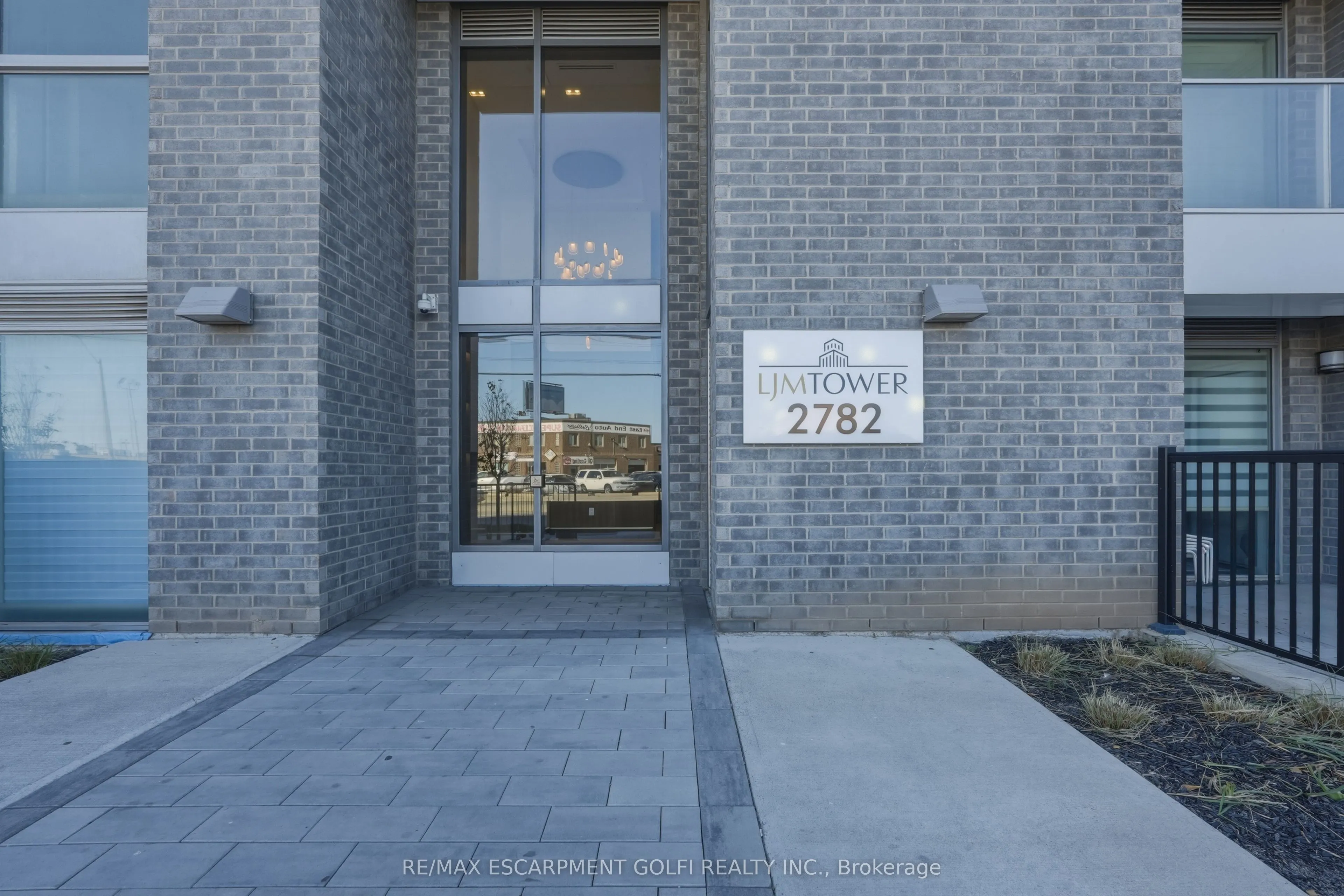 2782 BARTON Street E #302