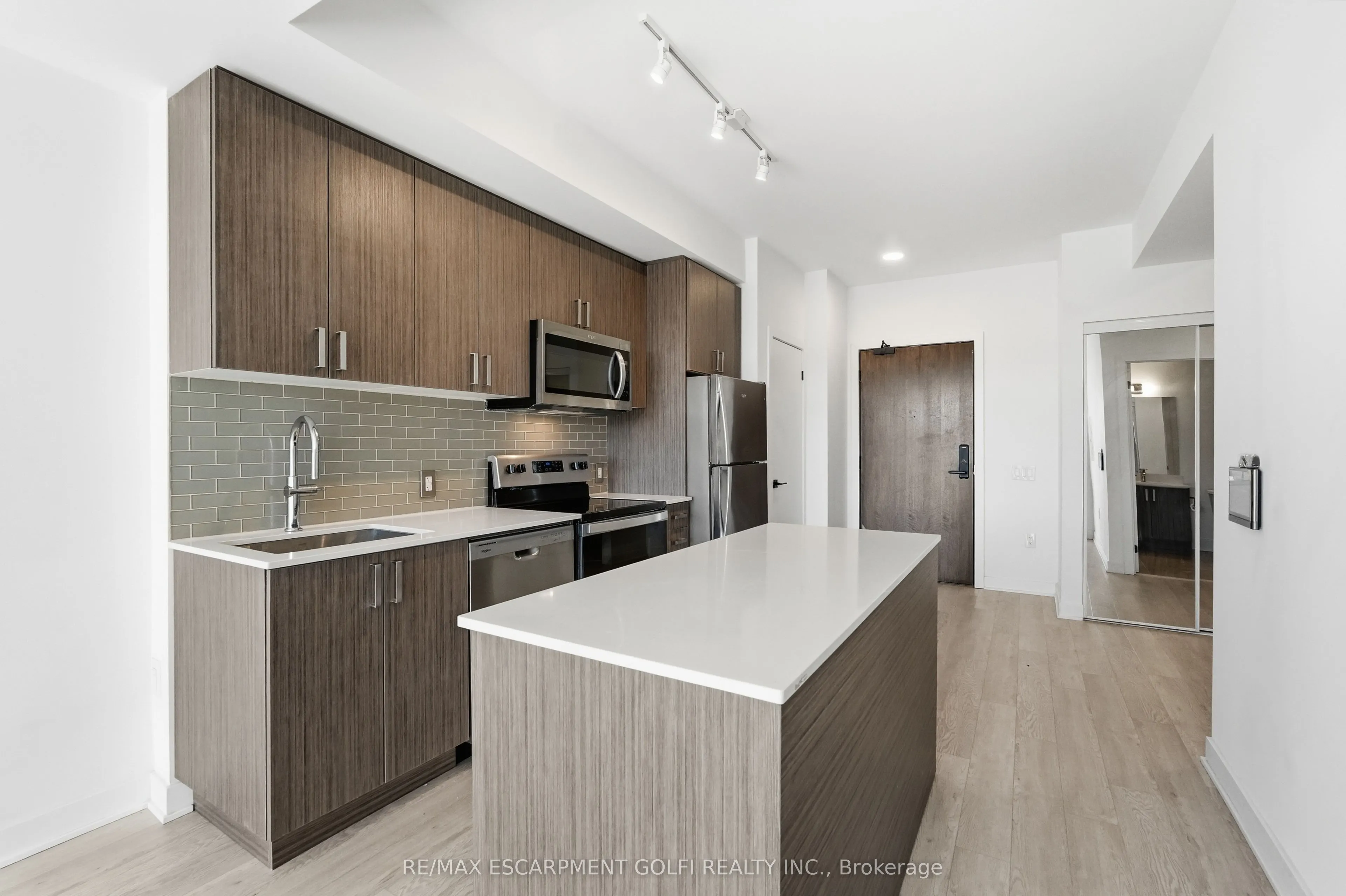 2782 BARTON Street E #302