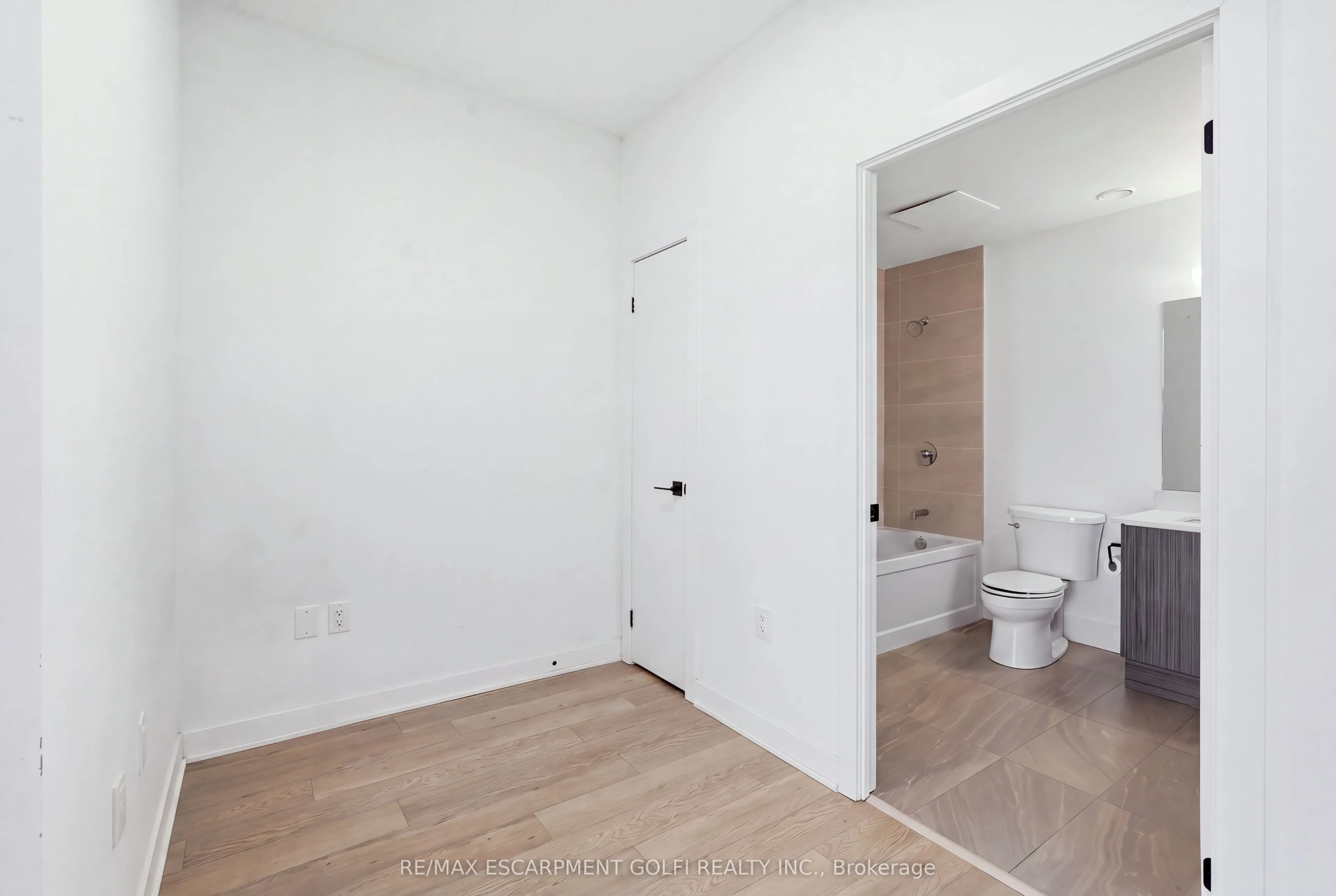 2782 BARTON Street E #302