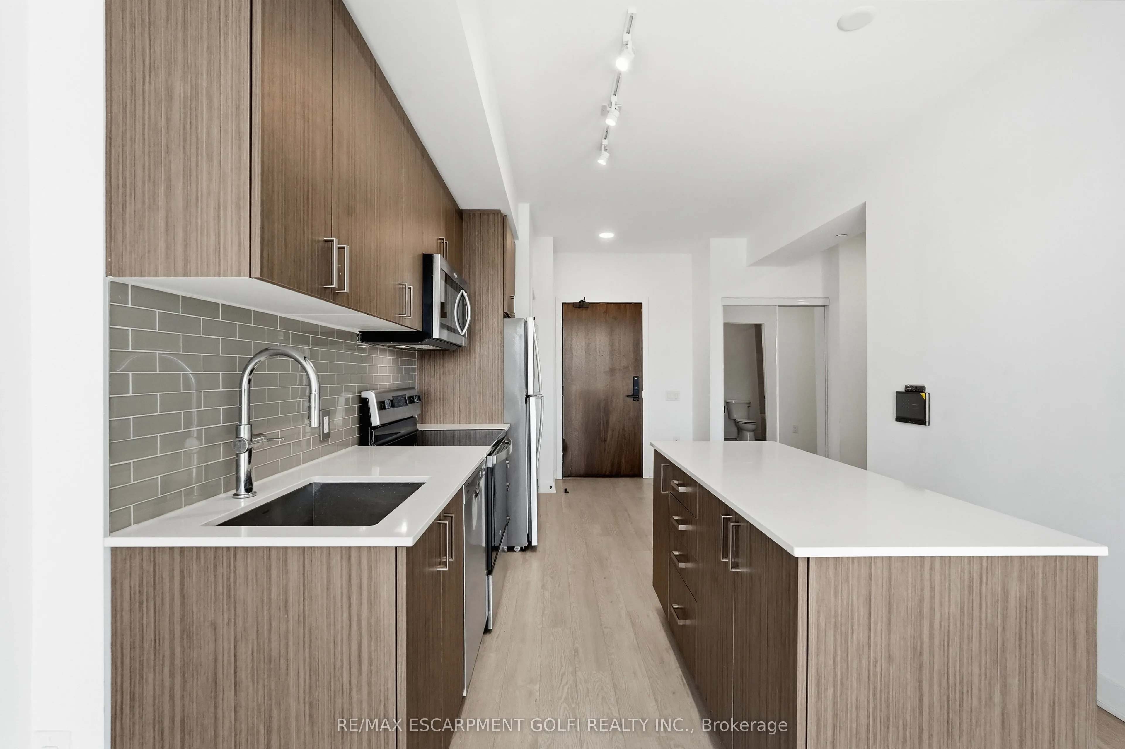 2782 BARTON Street E #302