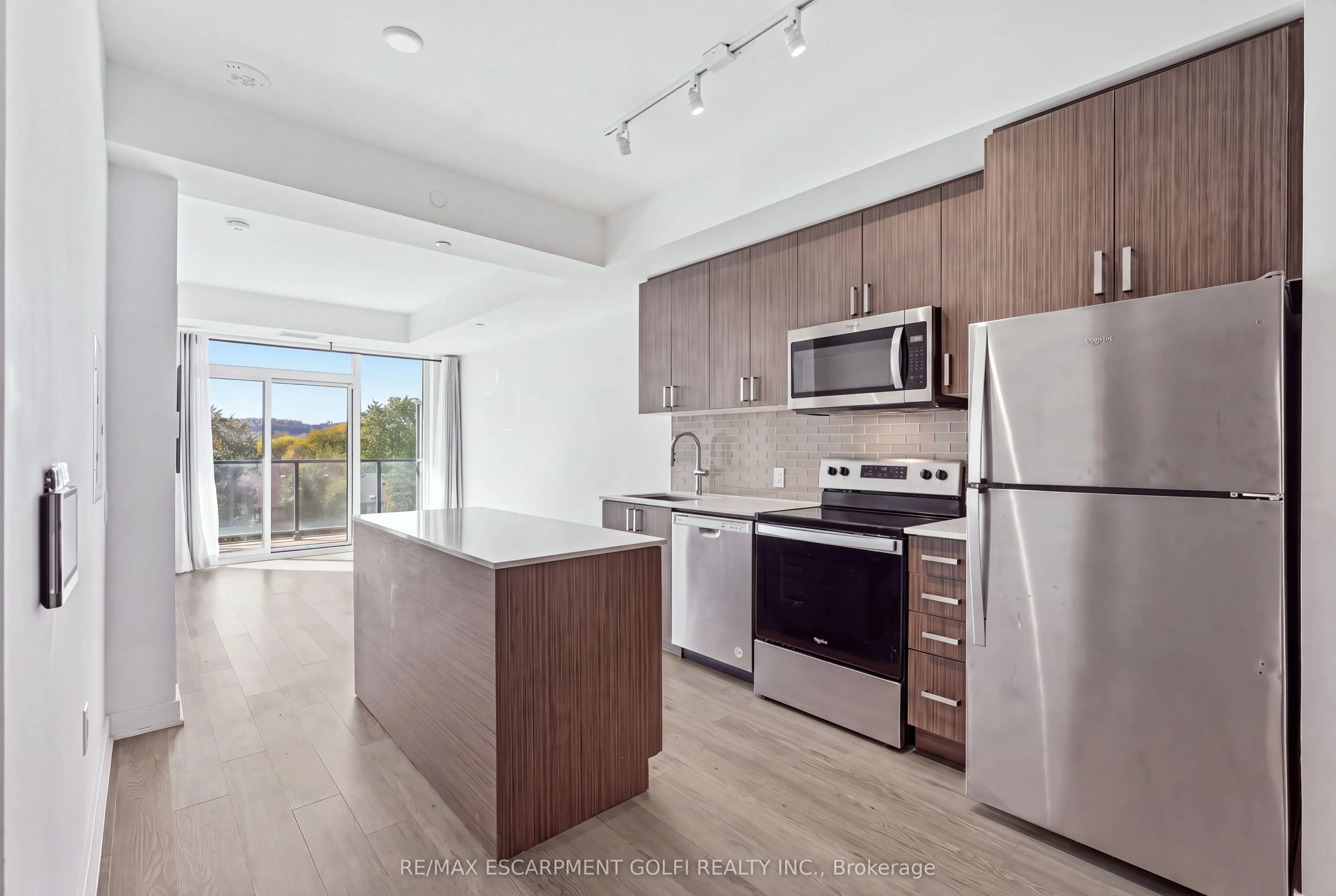 2782 BARTON Street E #302