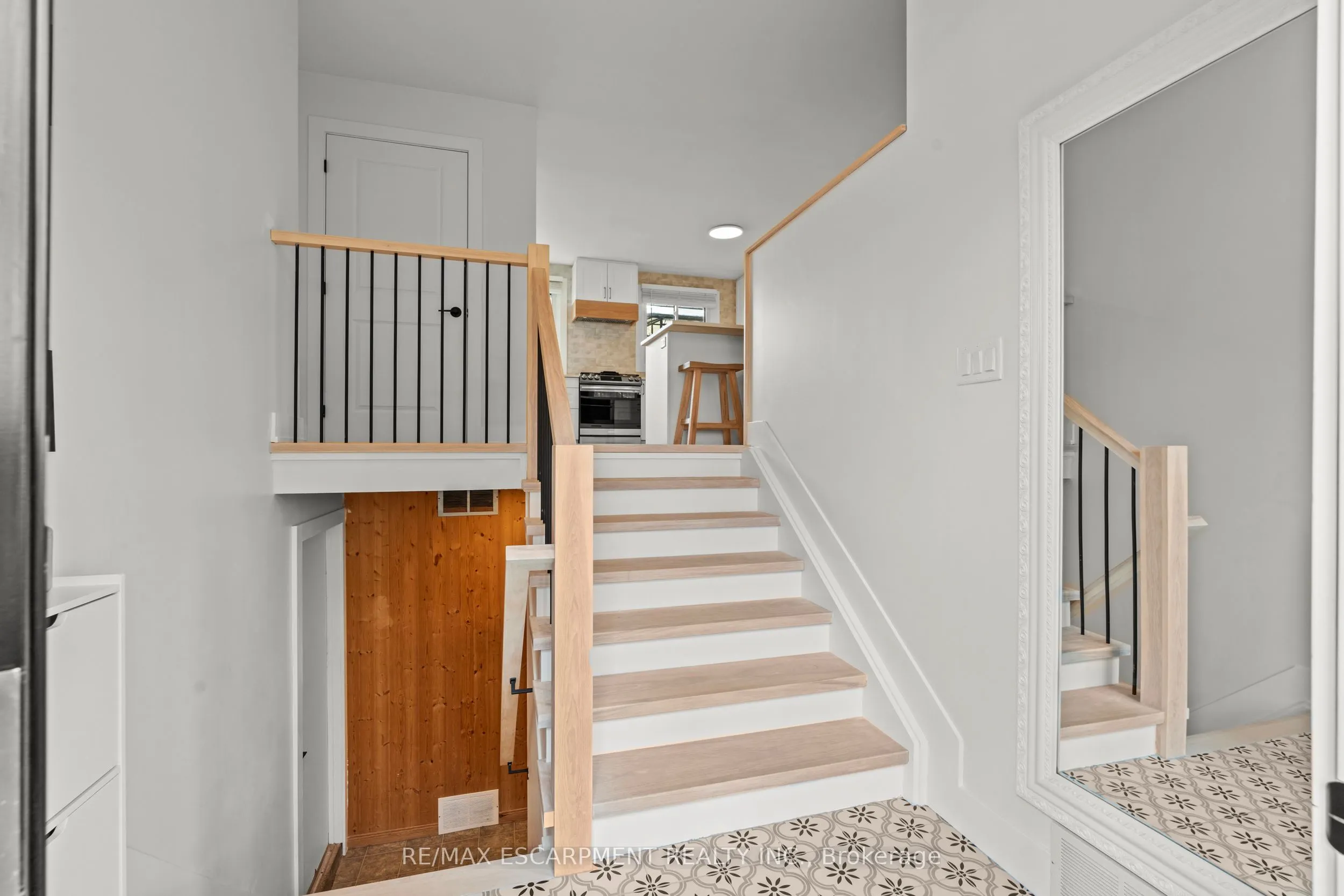 5090 Blackheath Road