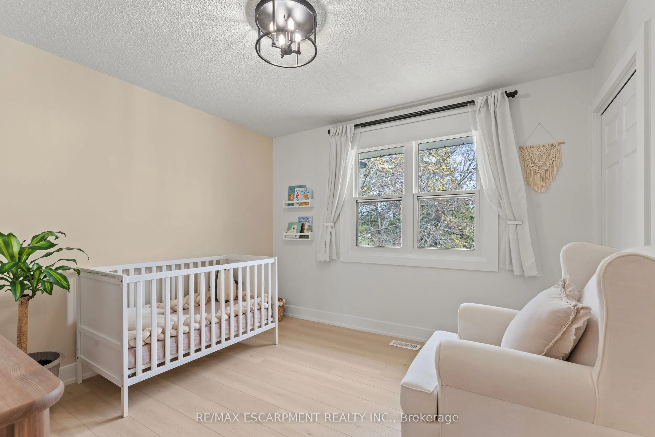 5090 Blackheath Road