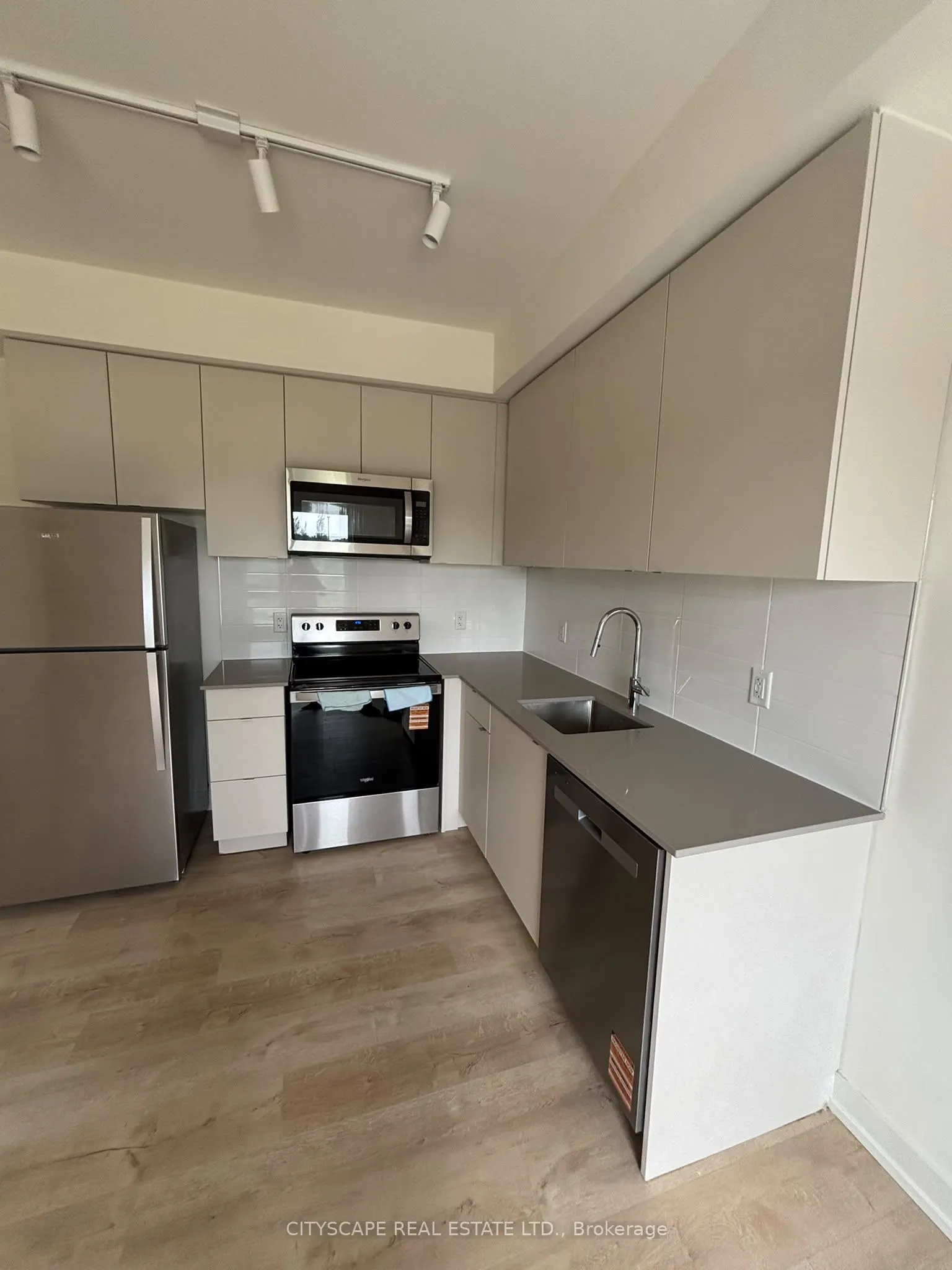 16 Melbourne Avenue #304A