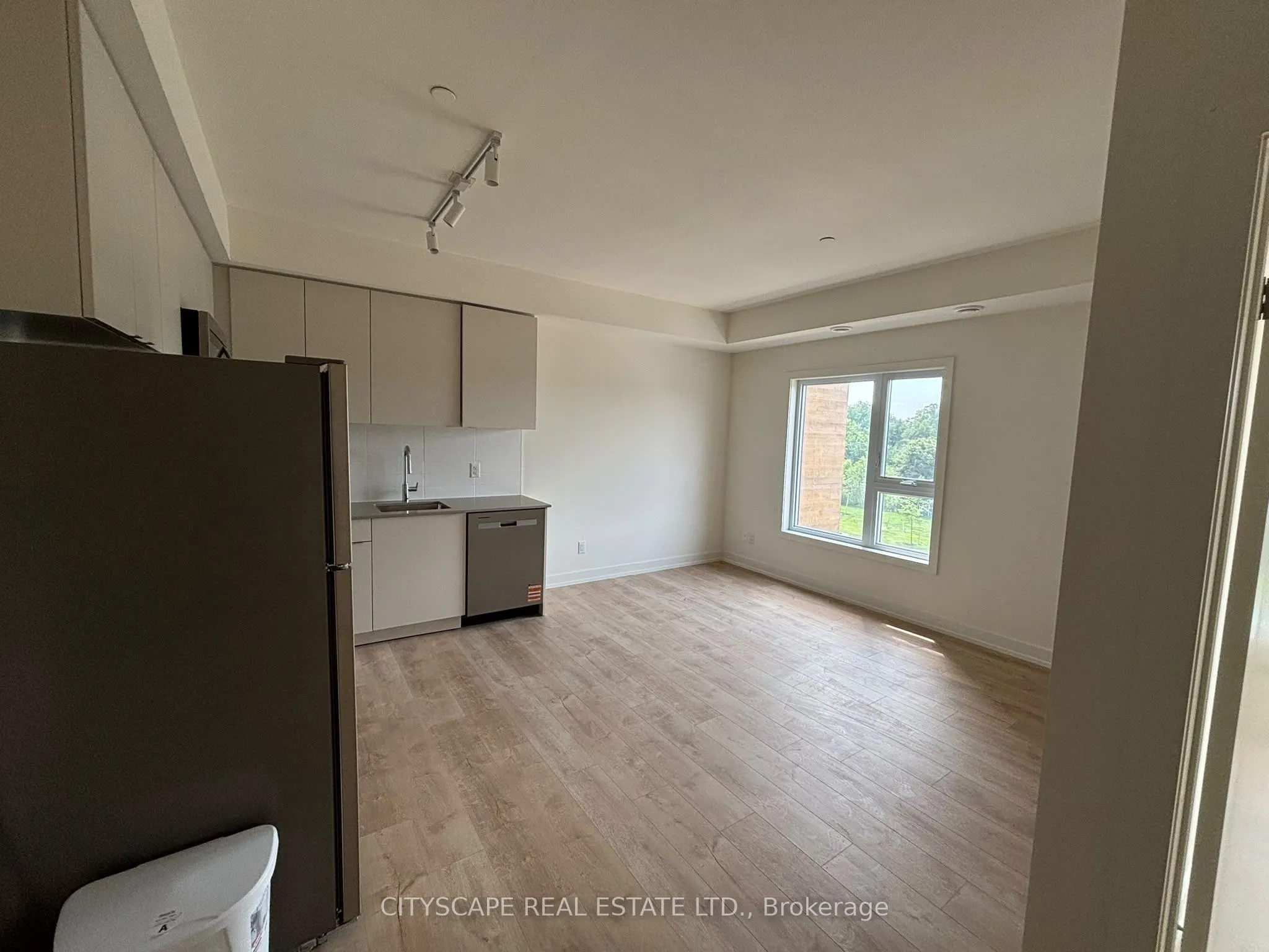 16 Melbourne Avenue #304A