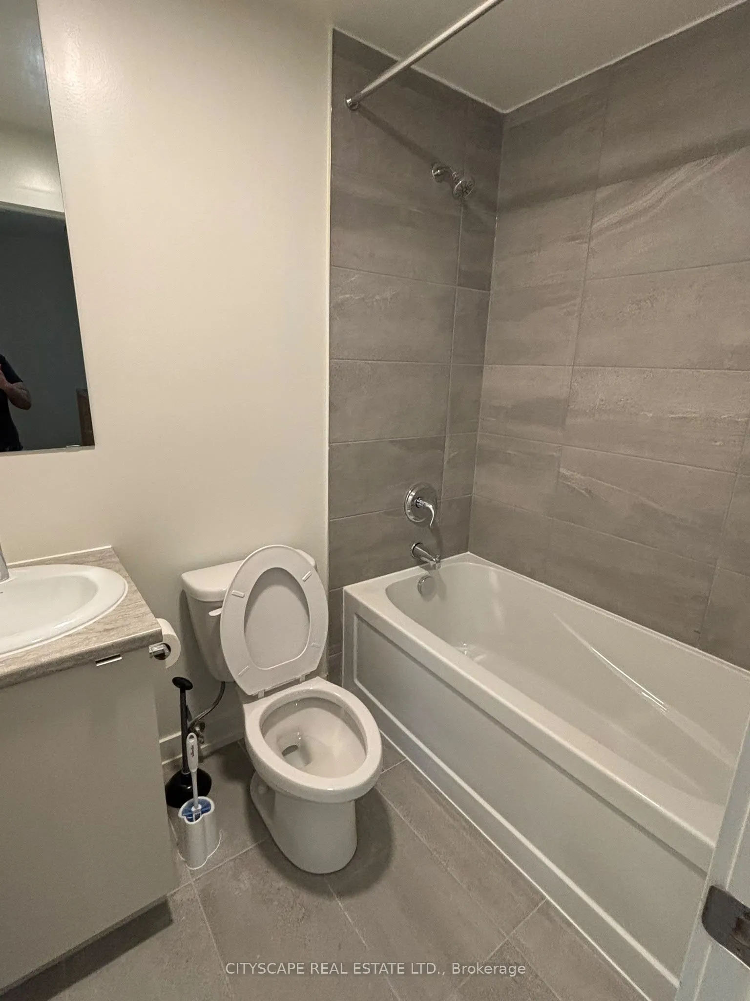 16 Melbourne Avenue #304A