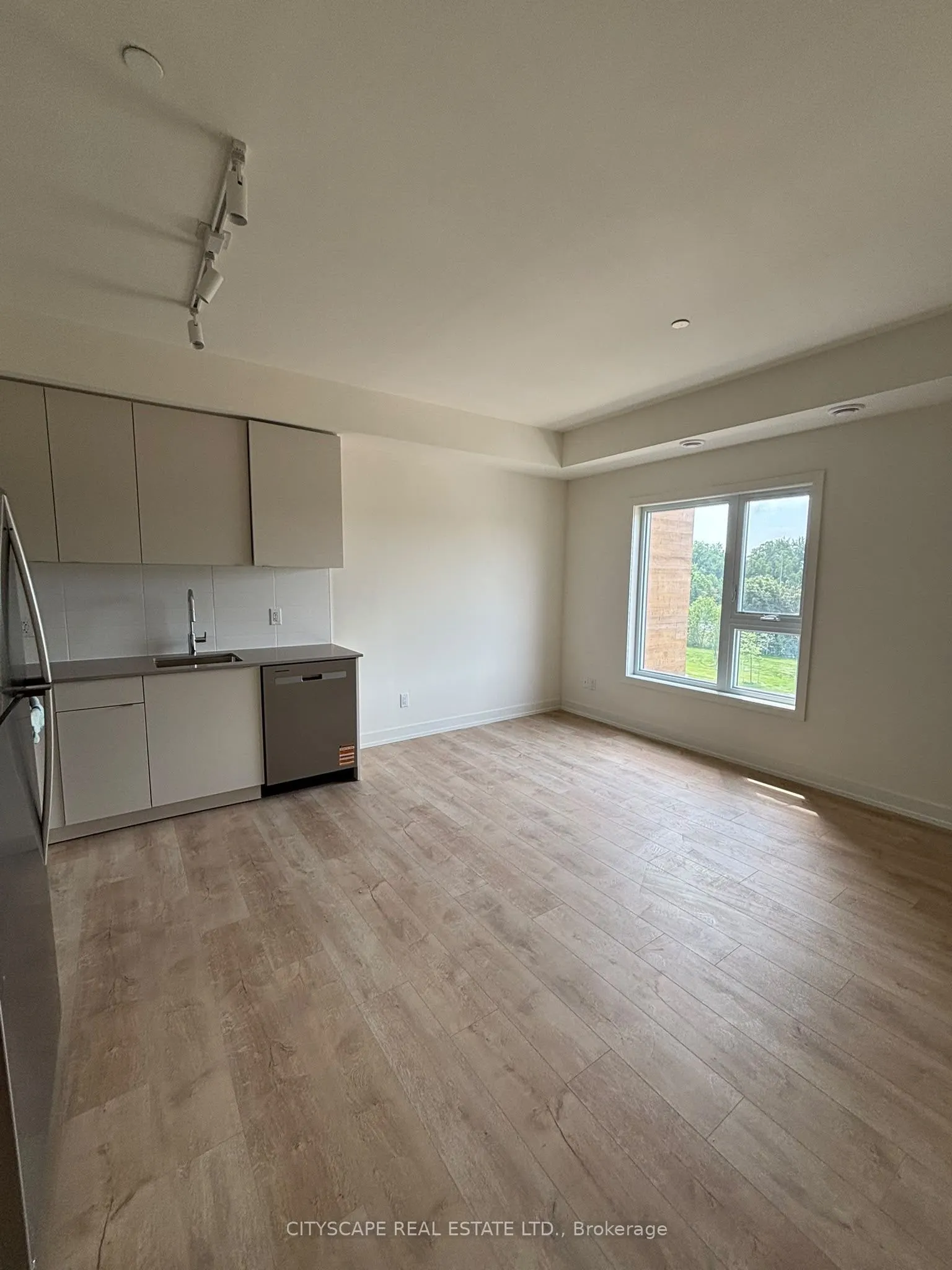 16 Melbourne Avenue #304A