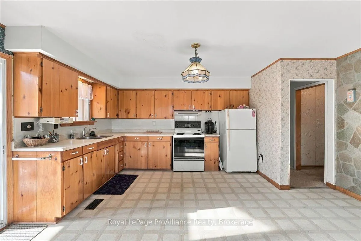 2096 Hollowview Road