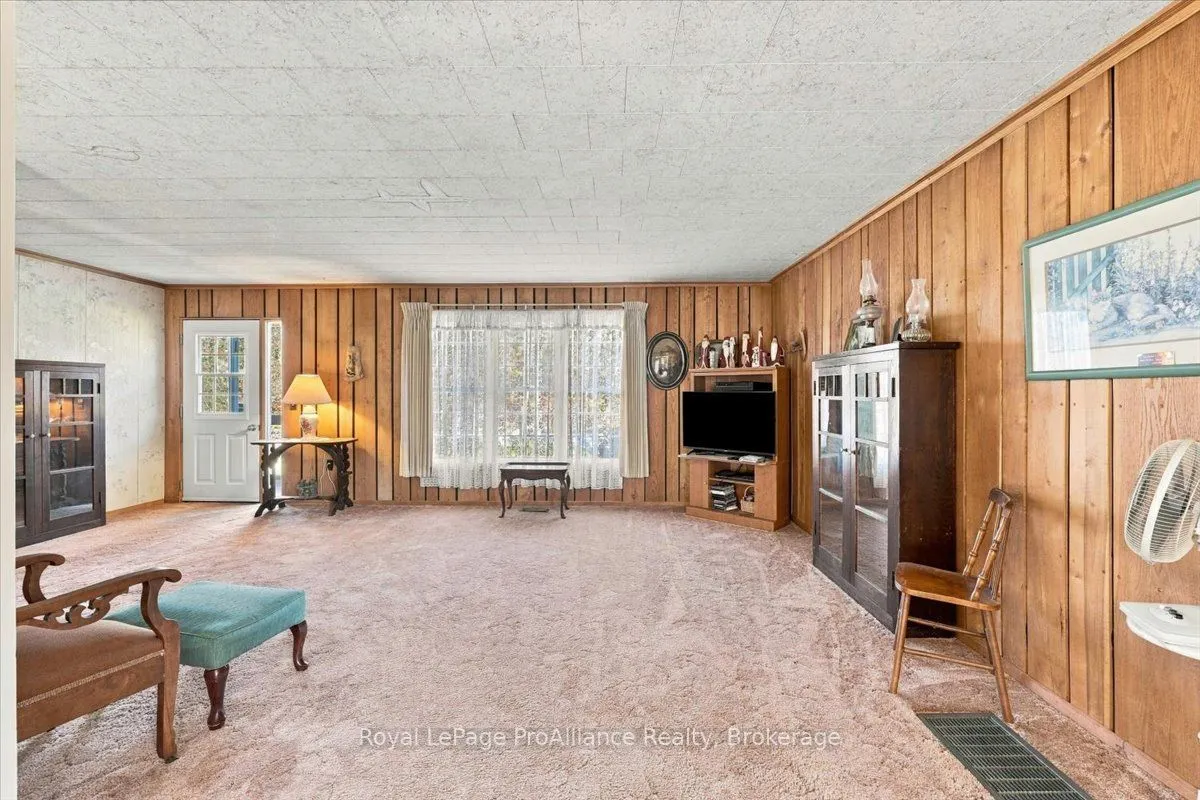 2096 Hollowview Road