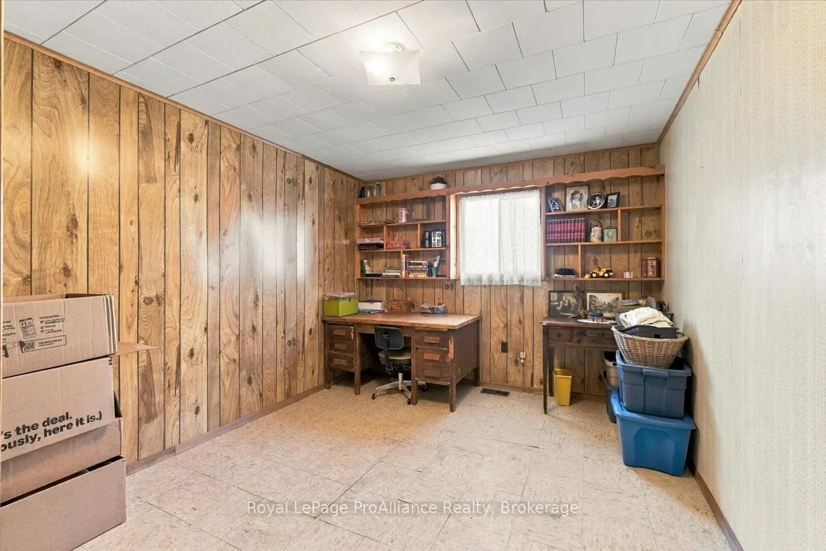 2096 Hollowview Road
