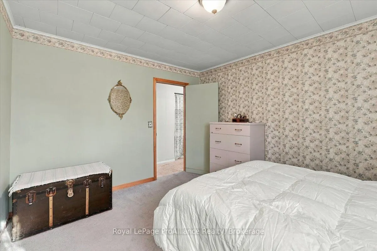 2096 Hollowview Road