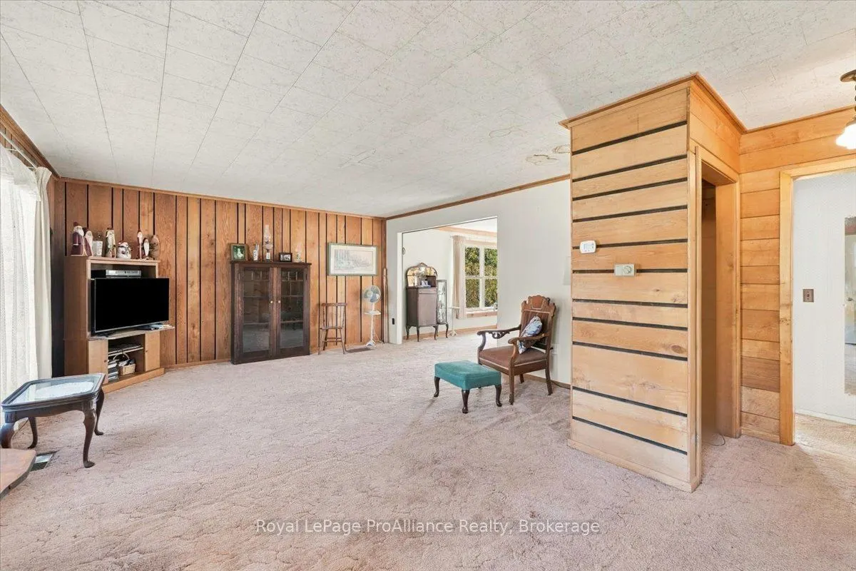 2096 Hollowview Road