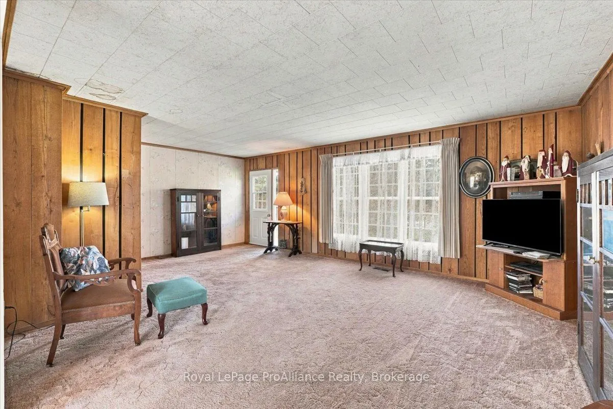 2096 Hollowview Road
