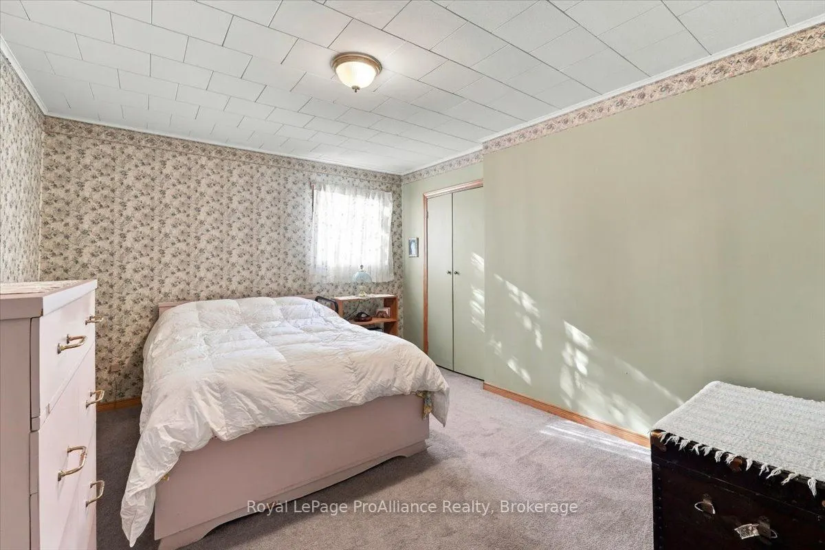 2096 Hollowview Road