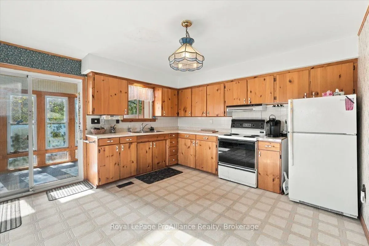 2096 Hollowview Road