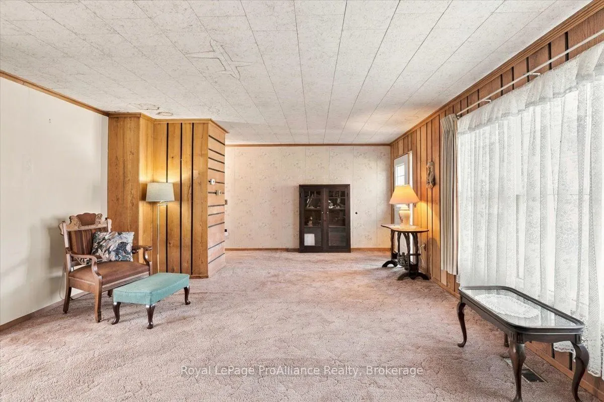 2096 Hollowview Road