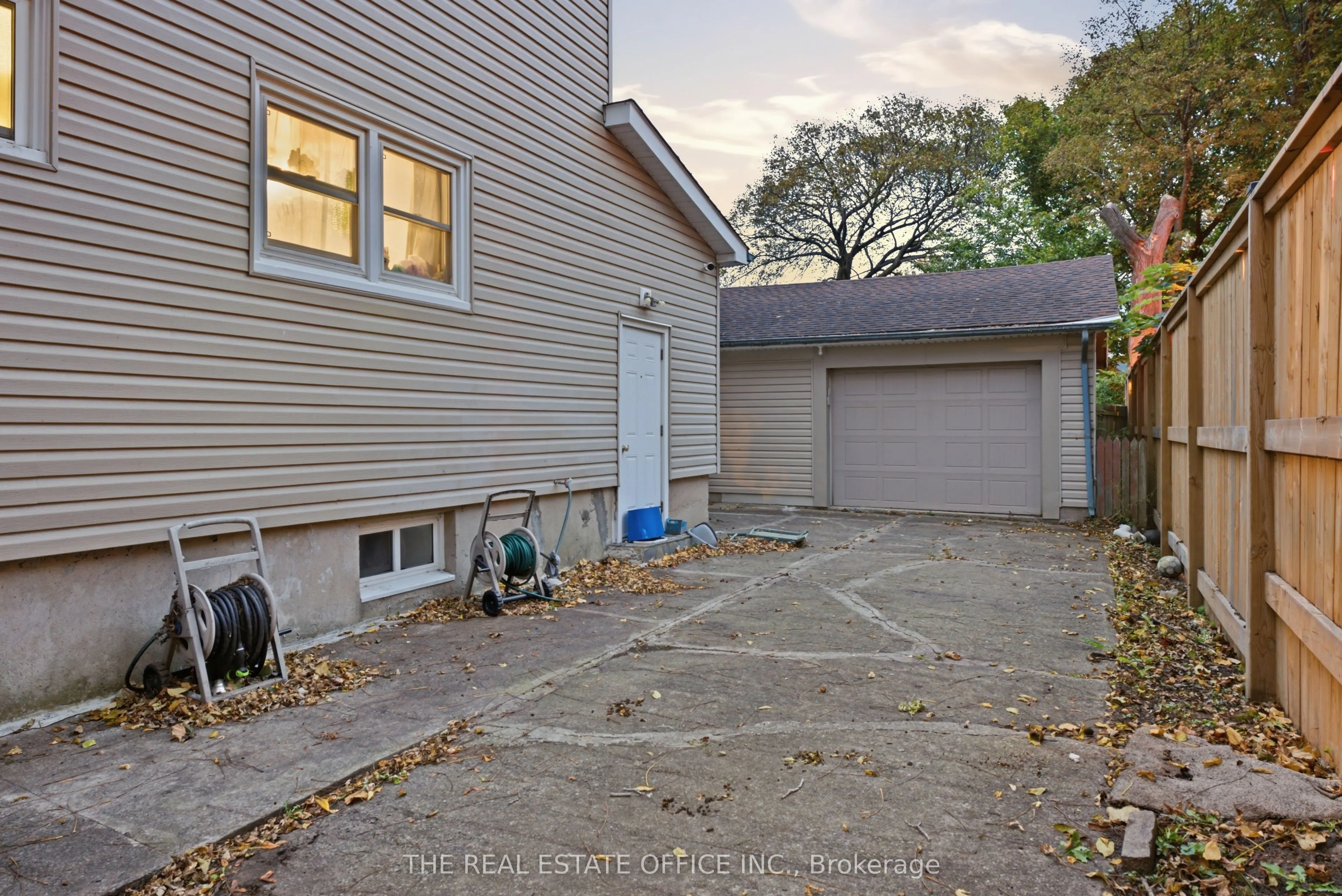 4327 Simcoe Street