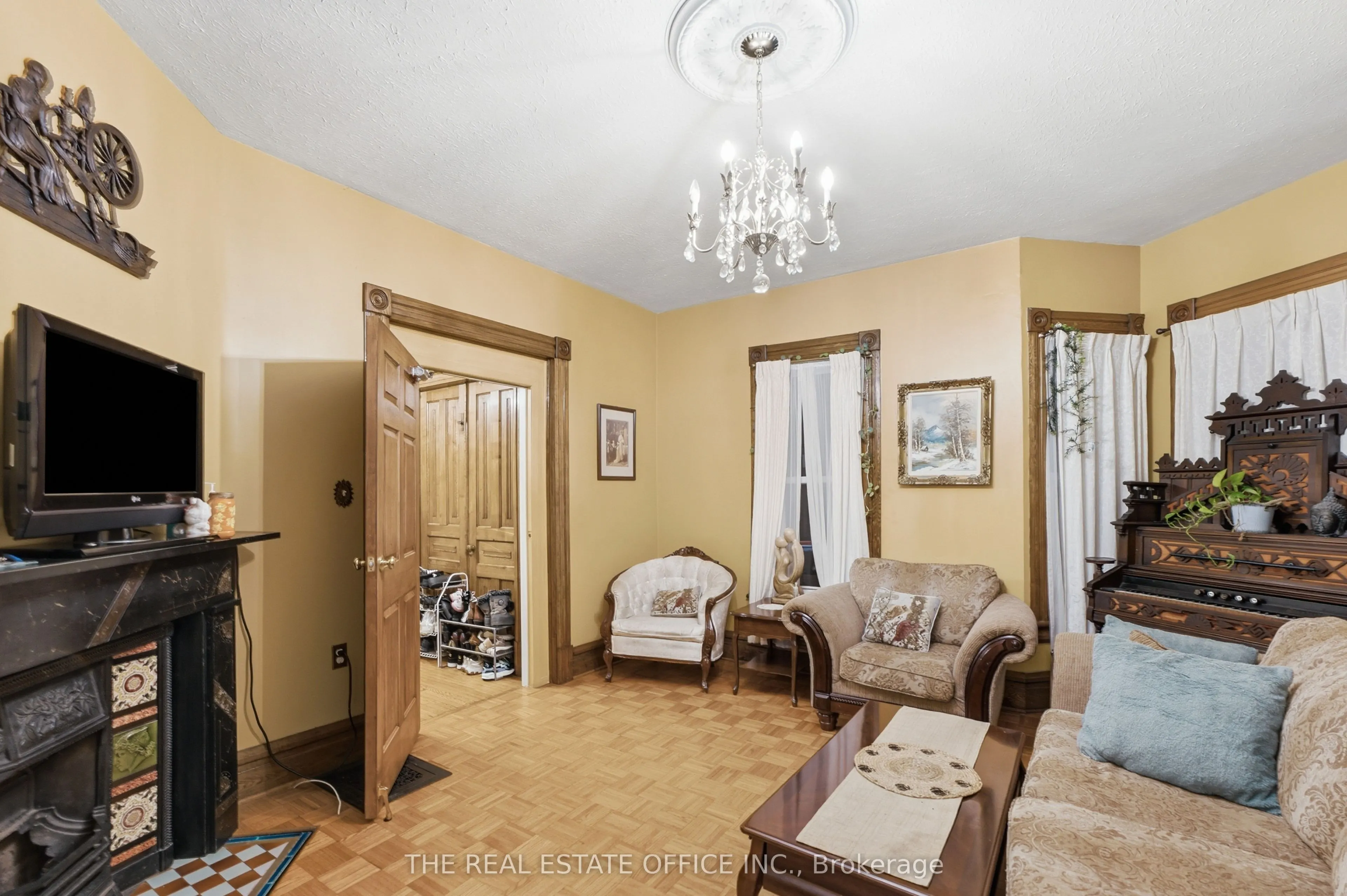 4327 Simcoe Street