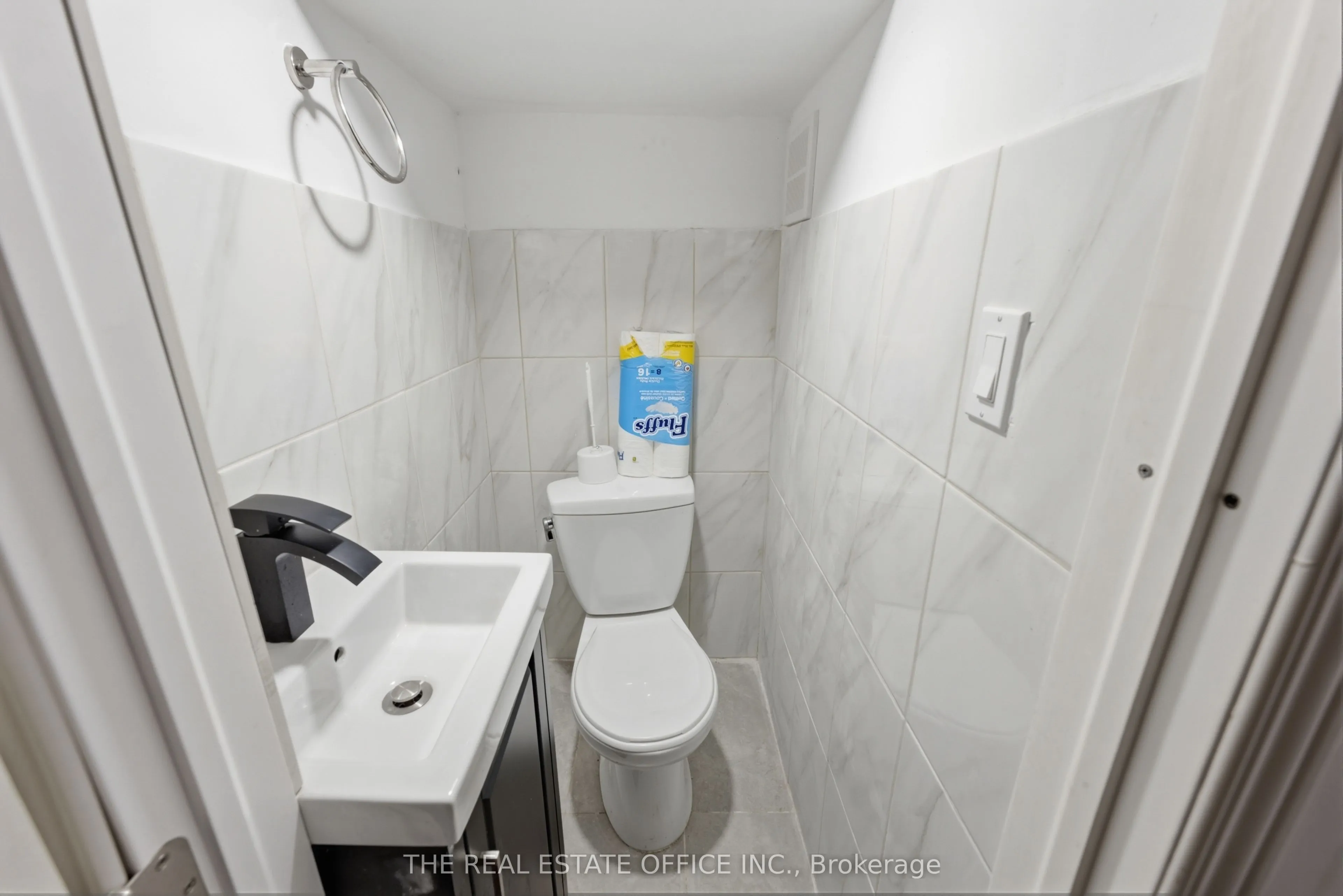 4327 Simcoe Street