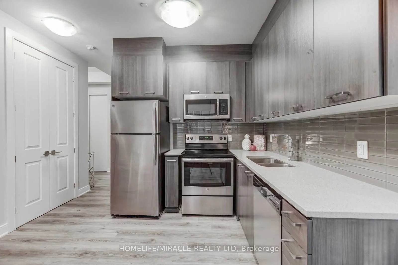 150 Main Street W #516