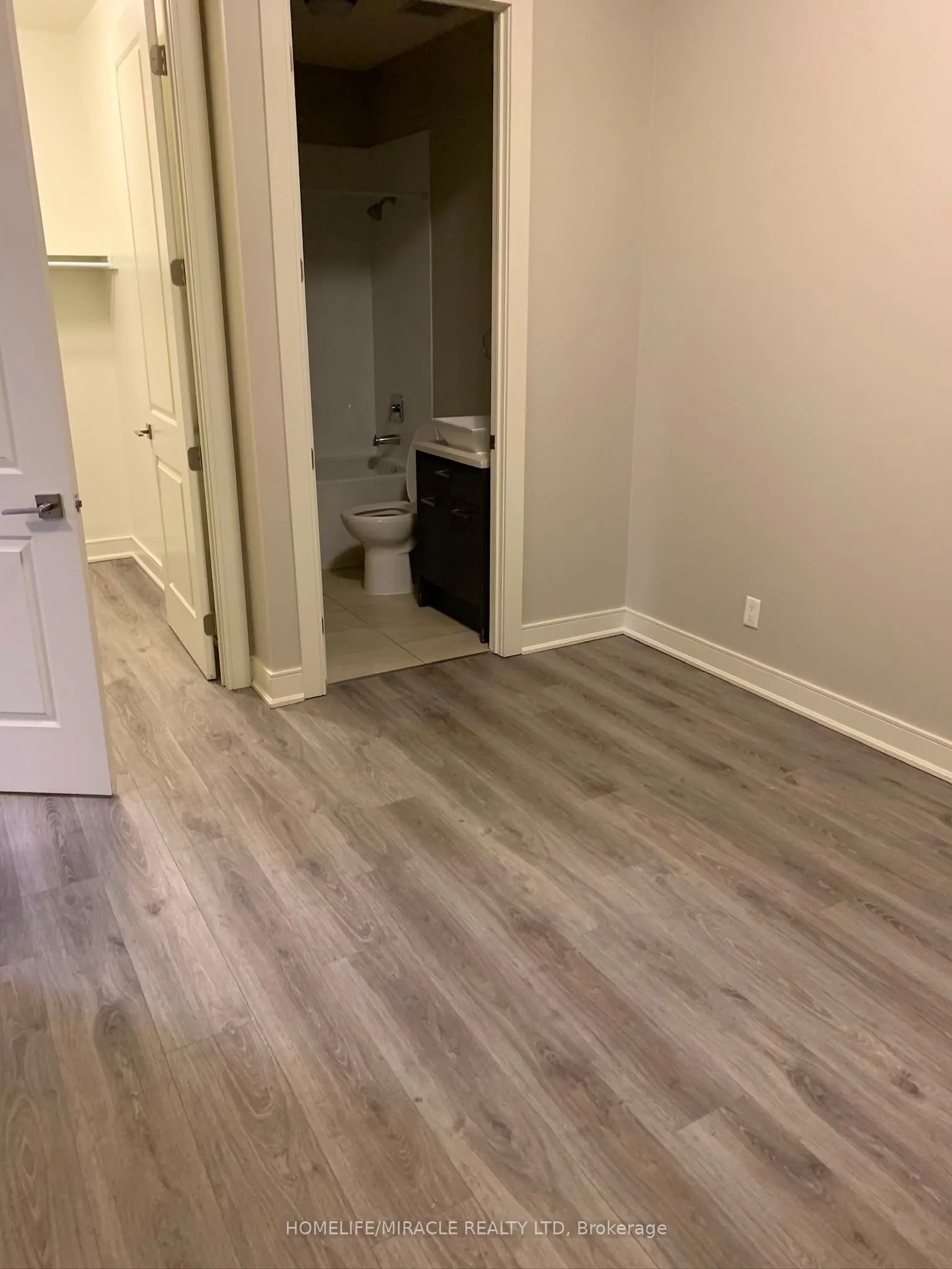 150 Main Street W #516