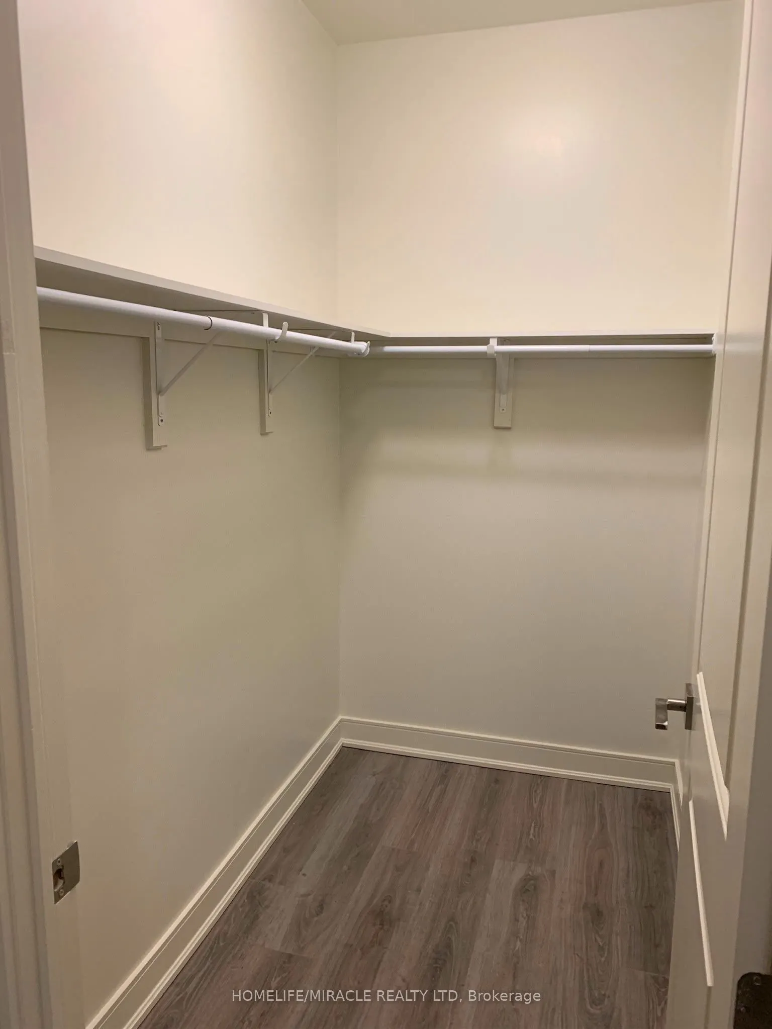150 Main Street W #516